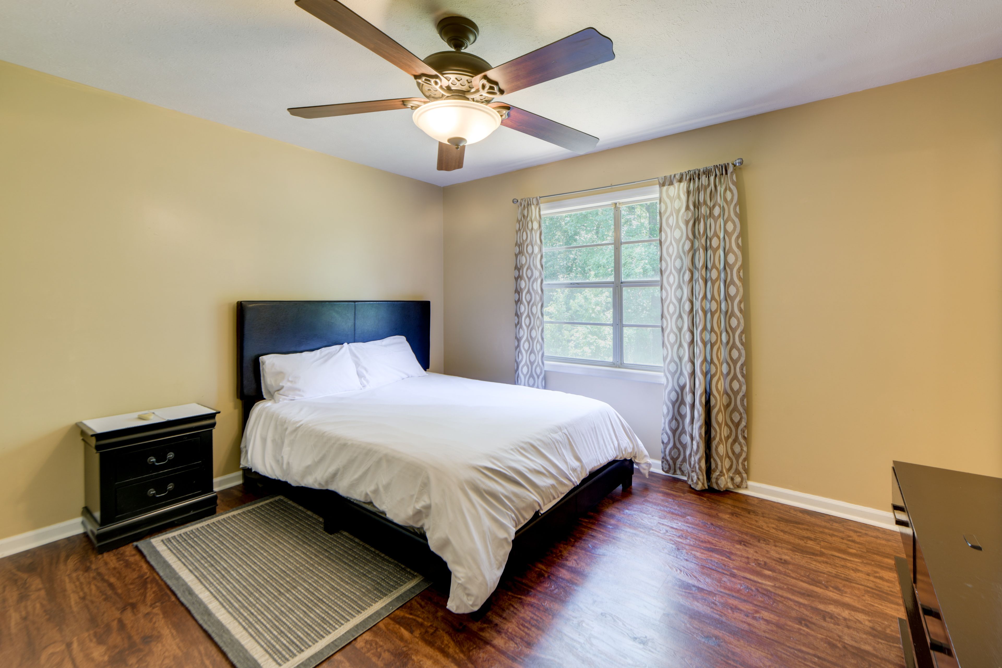 Bedroom 2 | Queen Bed