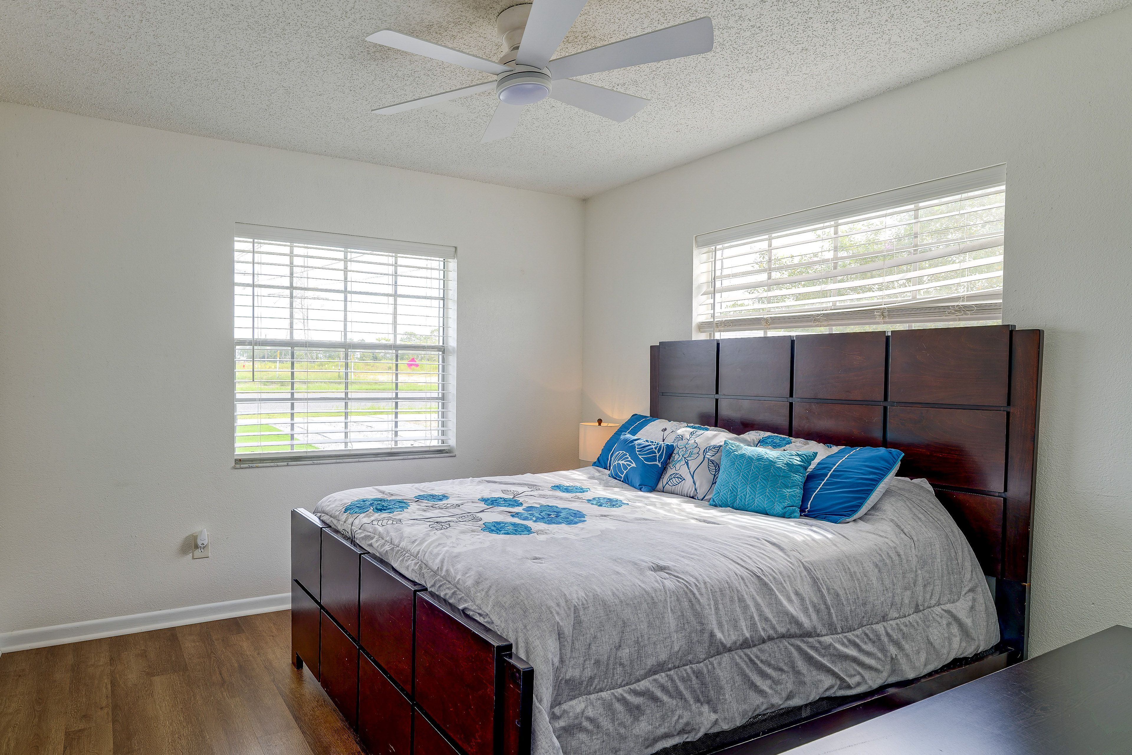 Bedroom | Queen Bed