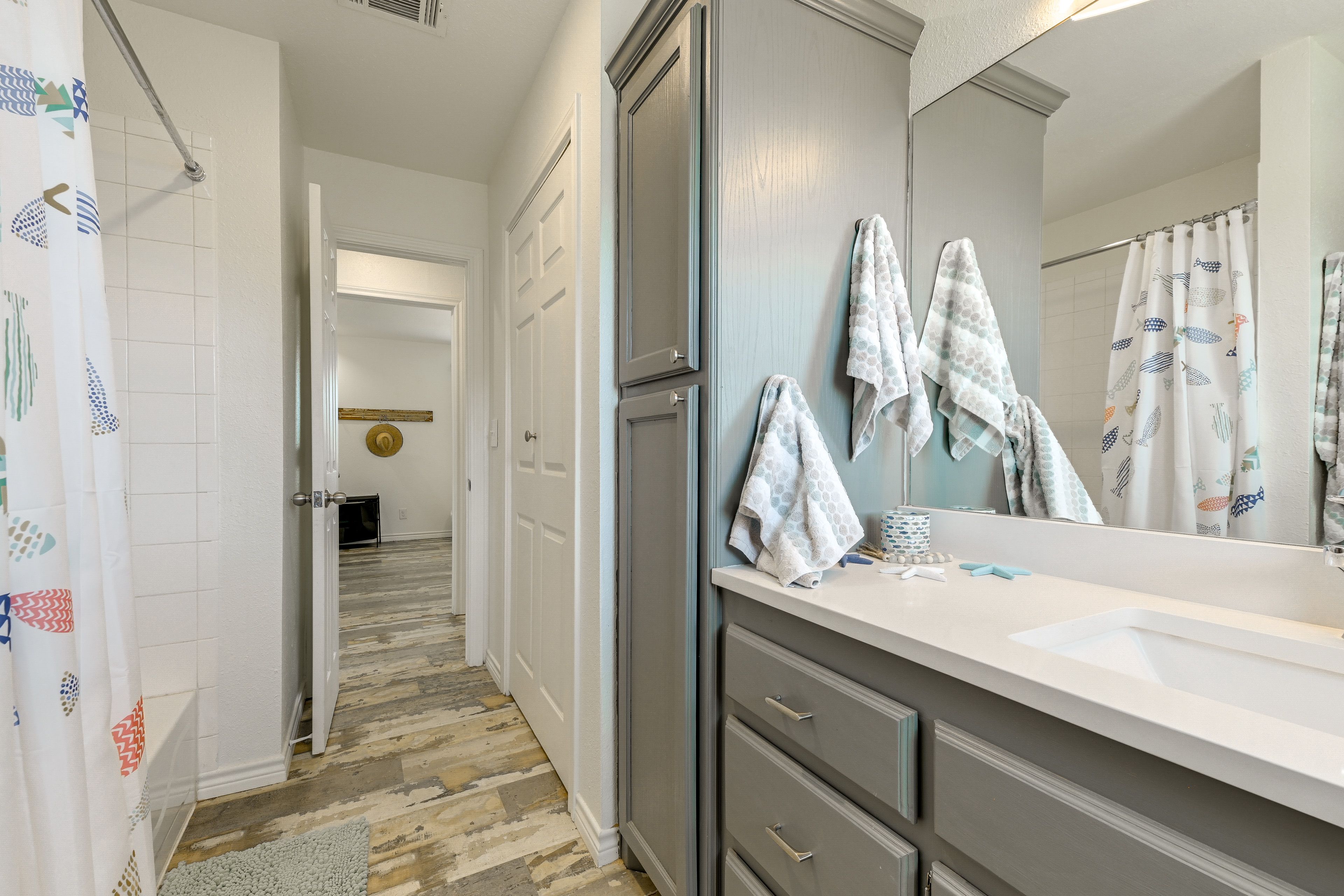 Full Bathroom | 2nd Floor