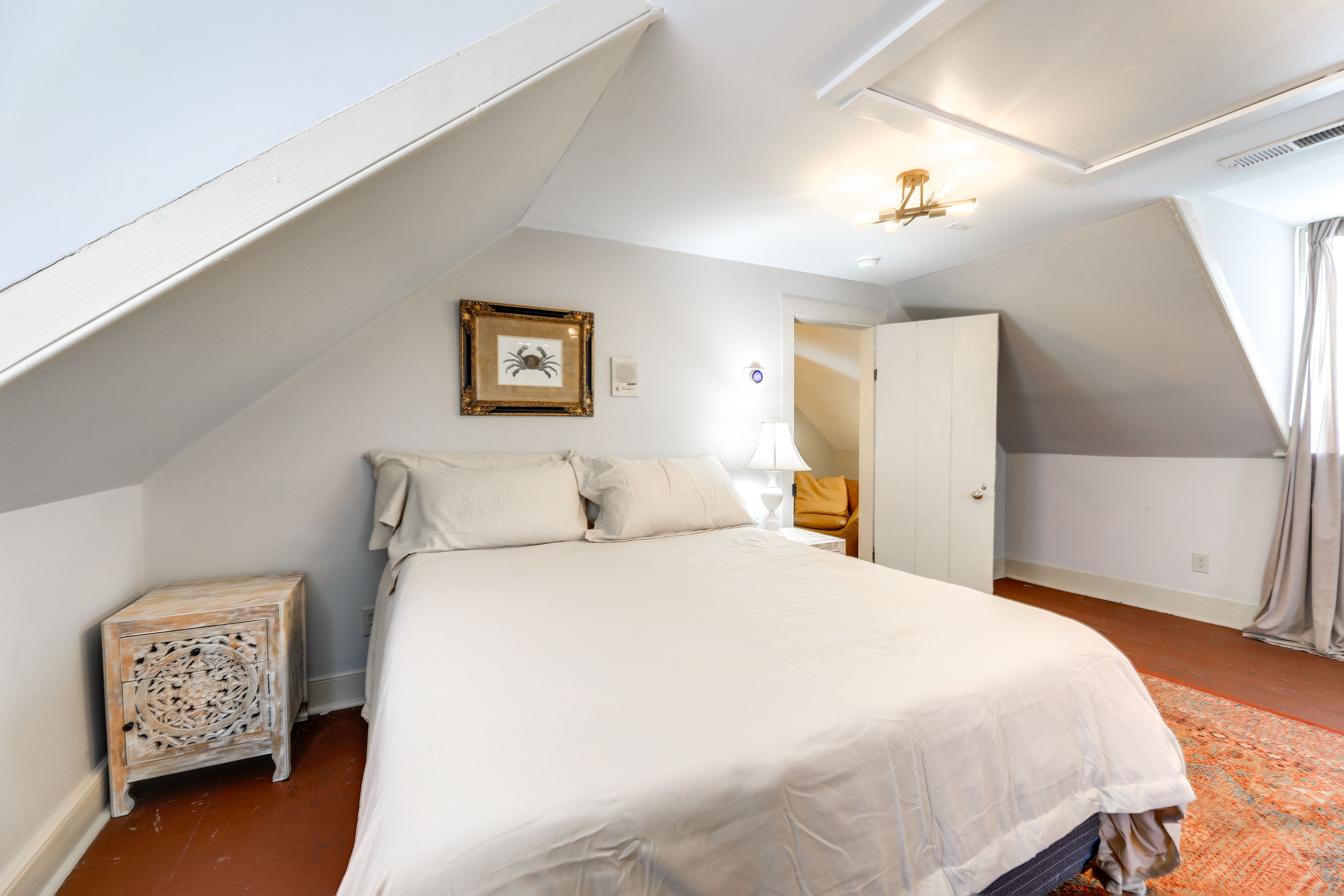 Bedroom 3 | Queen Bed | Smart TV | 2nd Floor