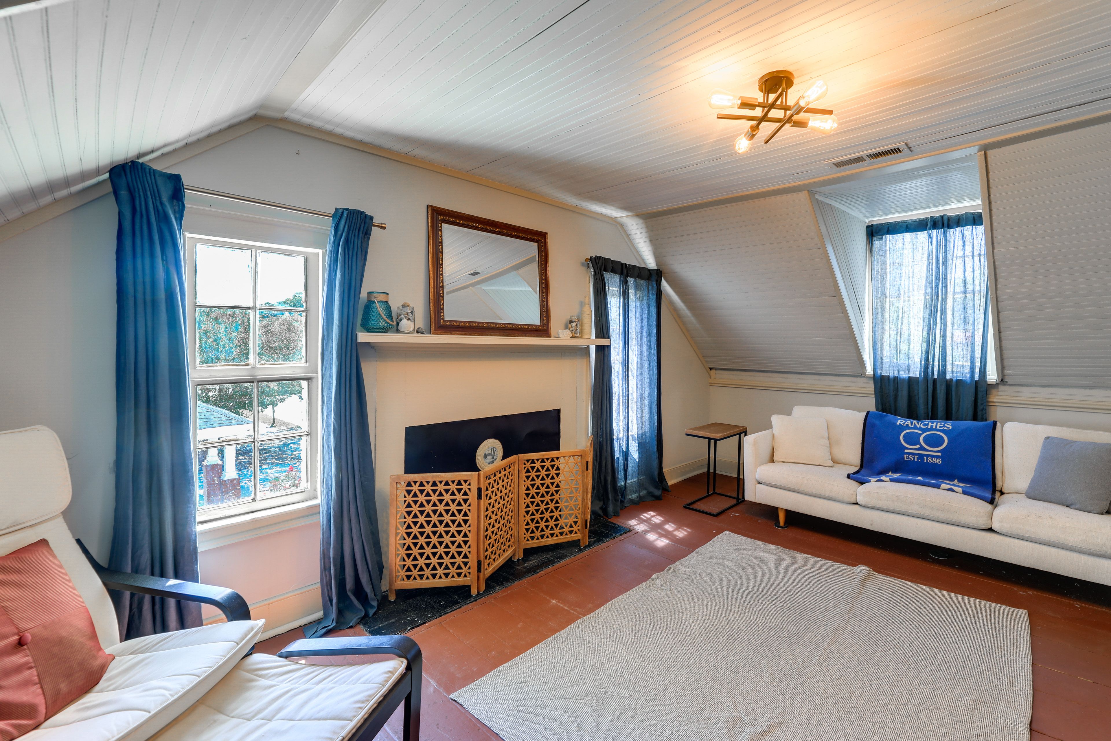 Family Room | Smart TV | 2nd Floor