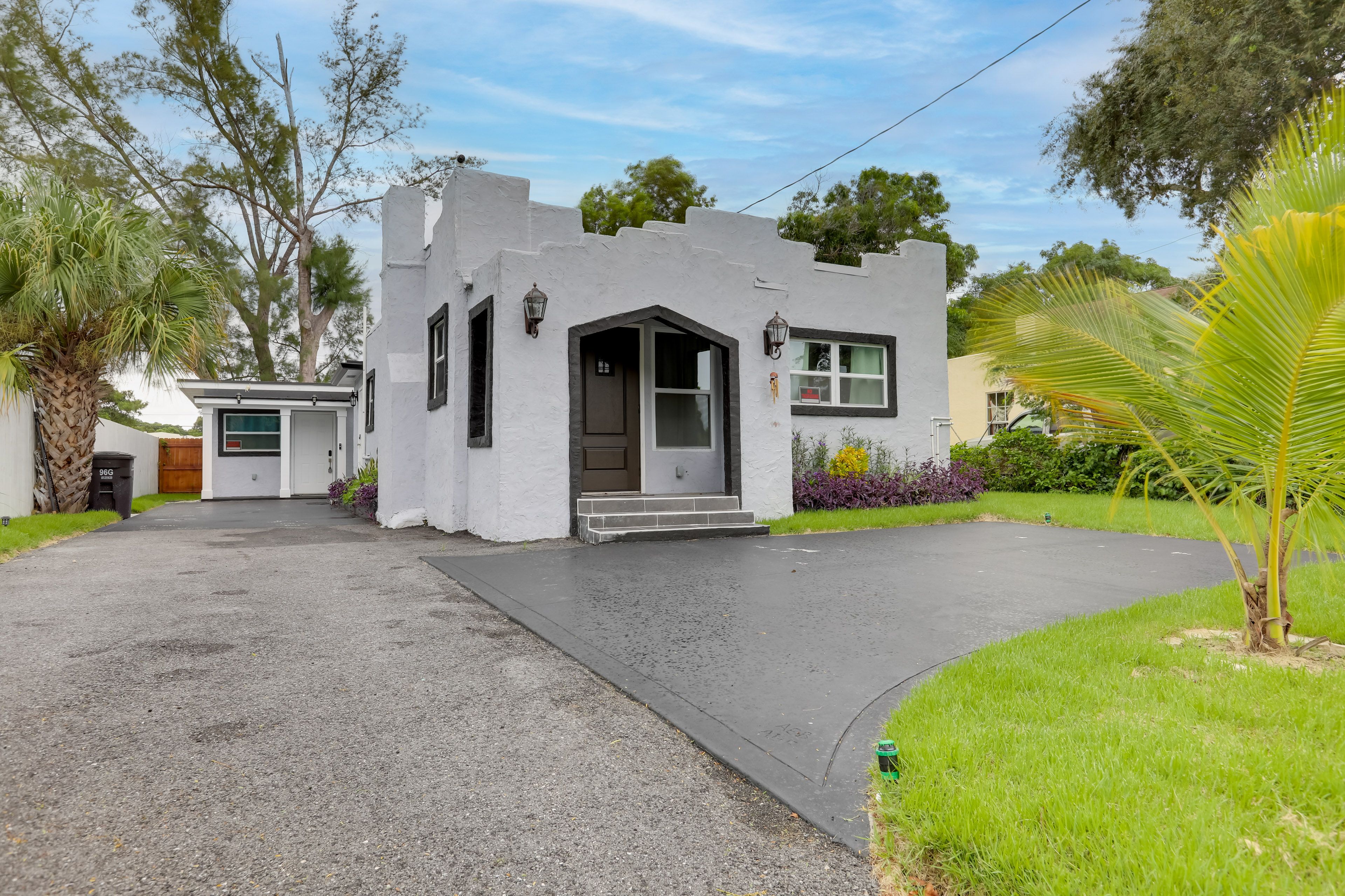 West Palm Beach Vacation Rental | 3BR | 3BA | 1,910 Sq Ft