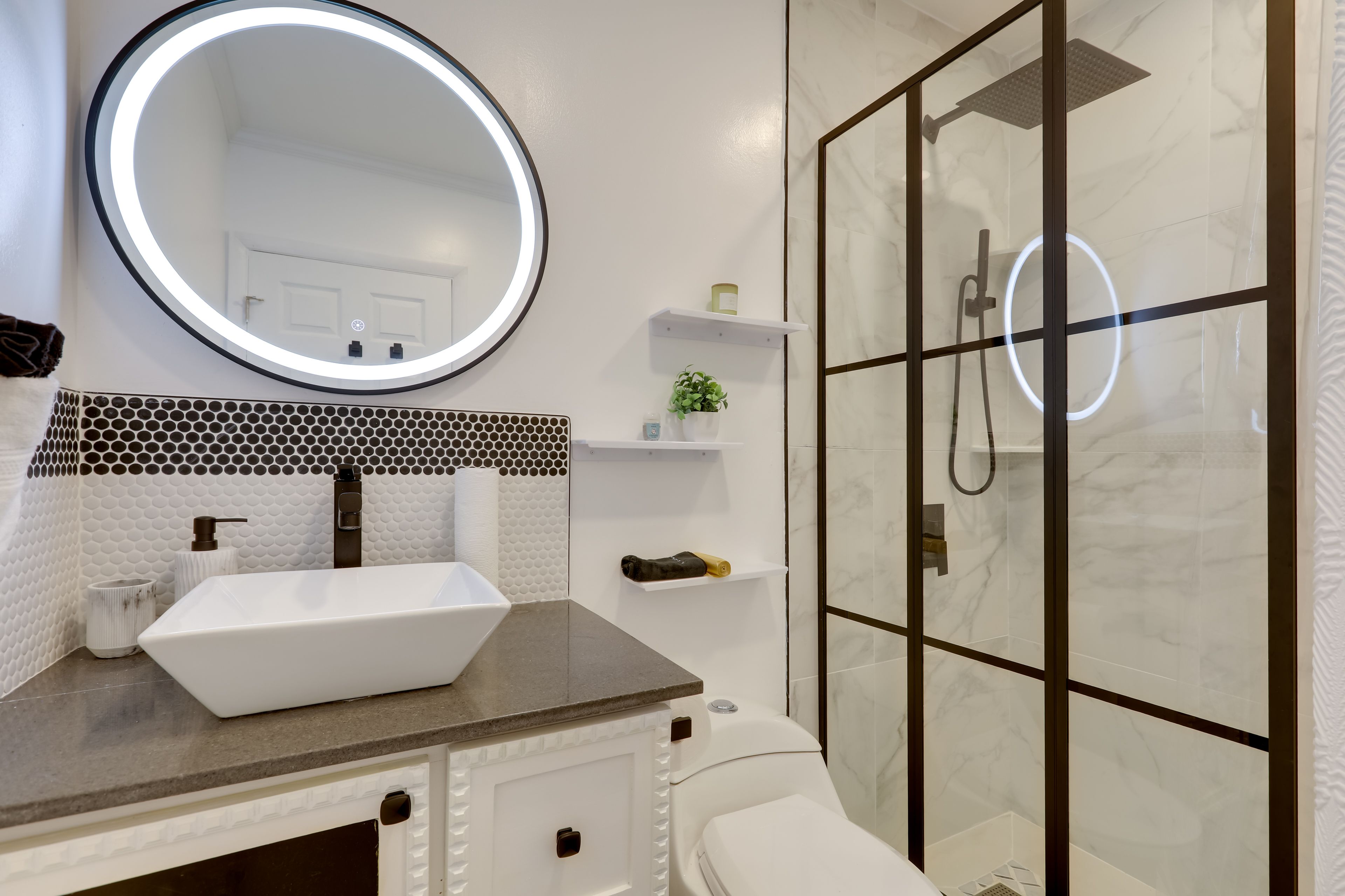 Home 2 | Full Bathroom