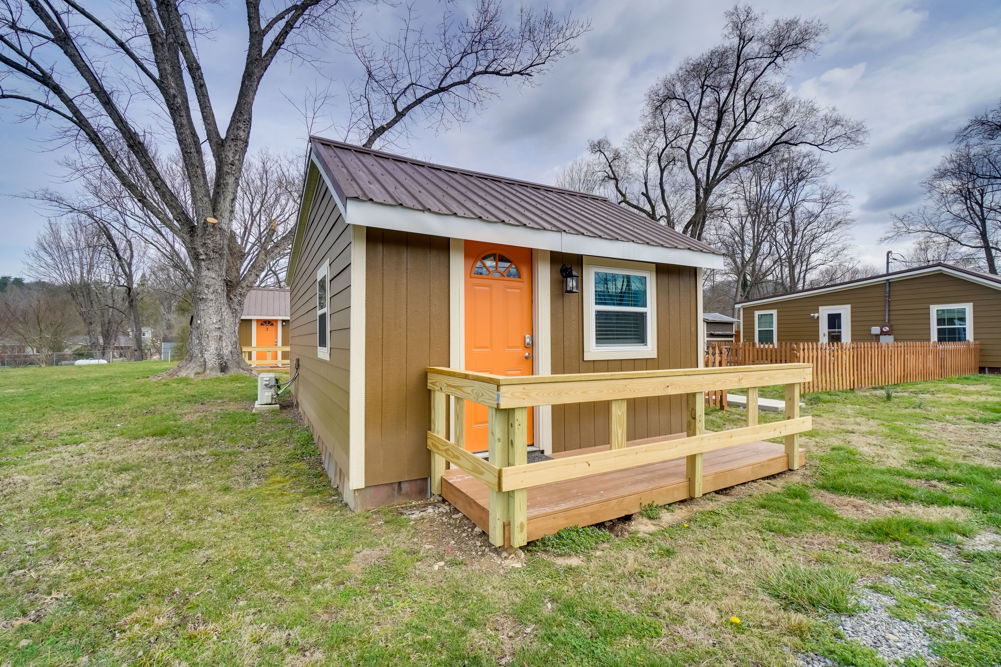 Cabin 1 Exterior | Single-Story Cabins