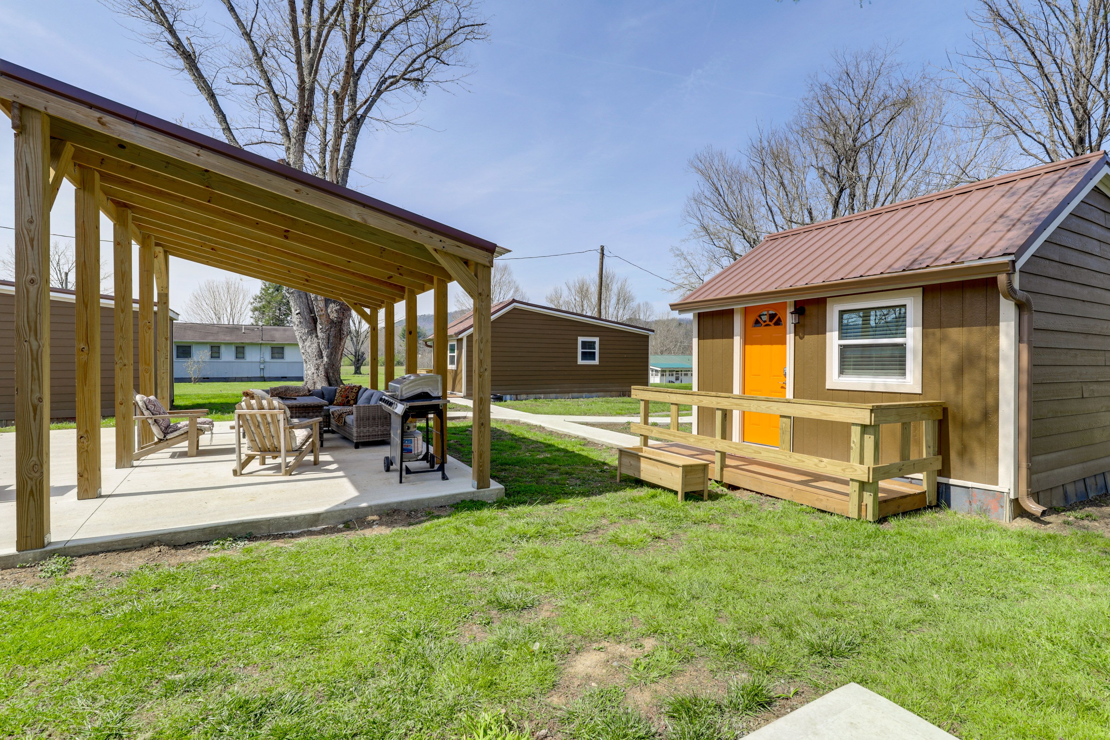 Outdoor Space | On-Site Parking (6 Vehicles)