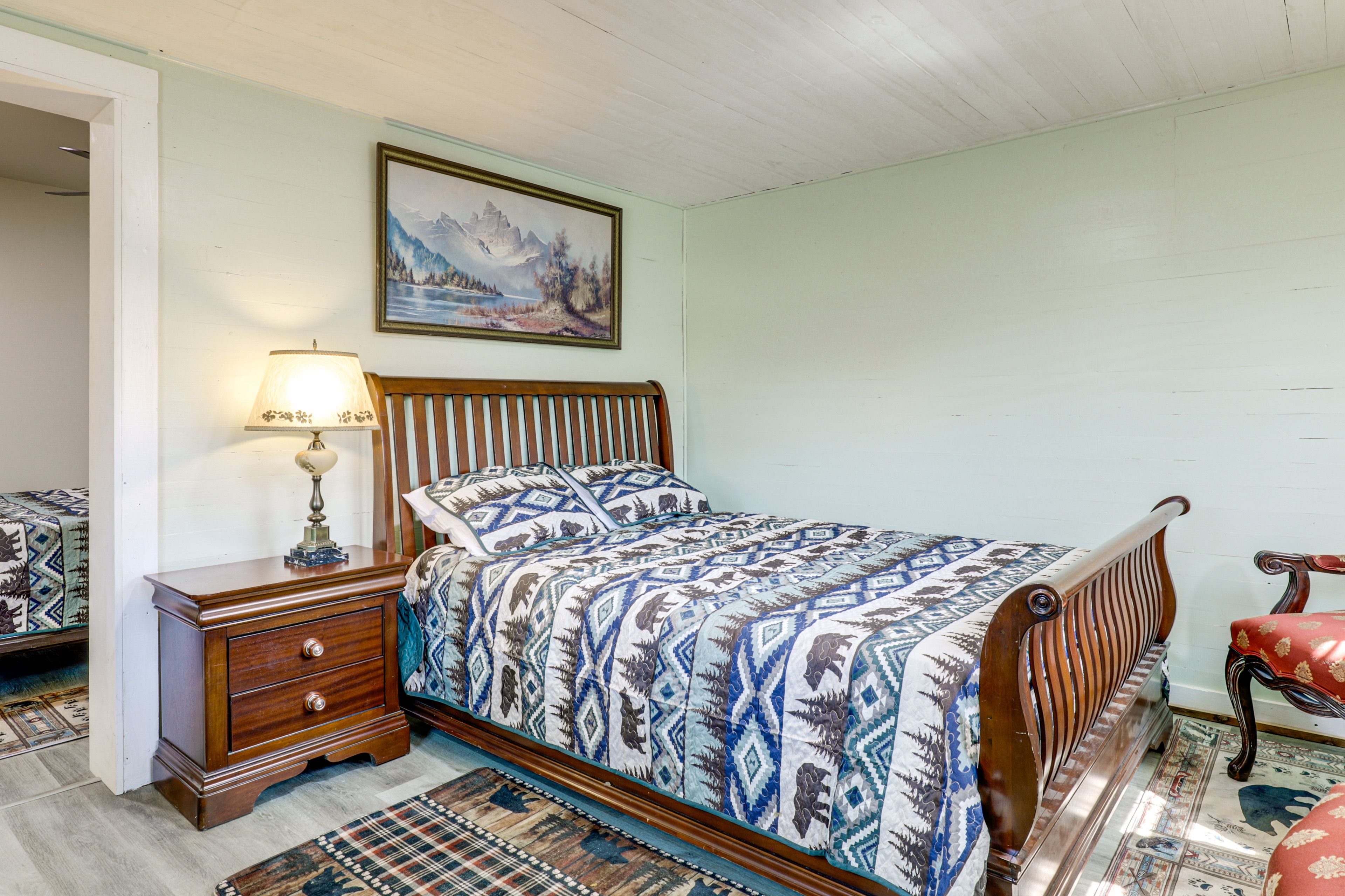 Bedroom 5 | Queen Bed