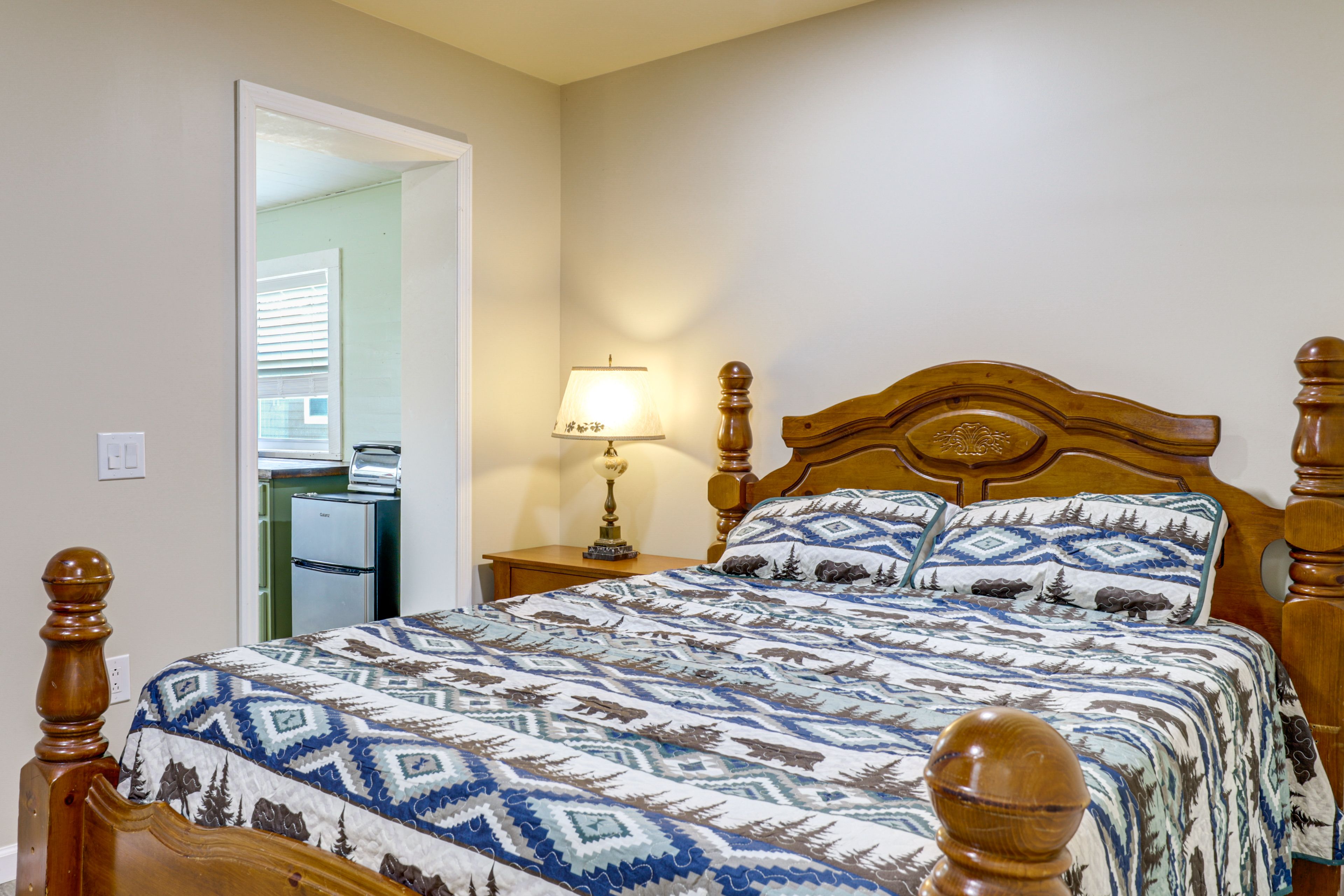 Bedroom 6 | Queen Bed