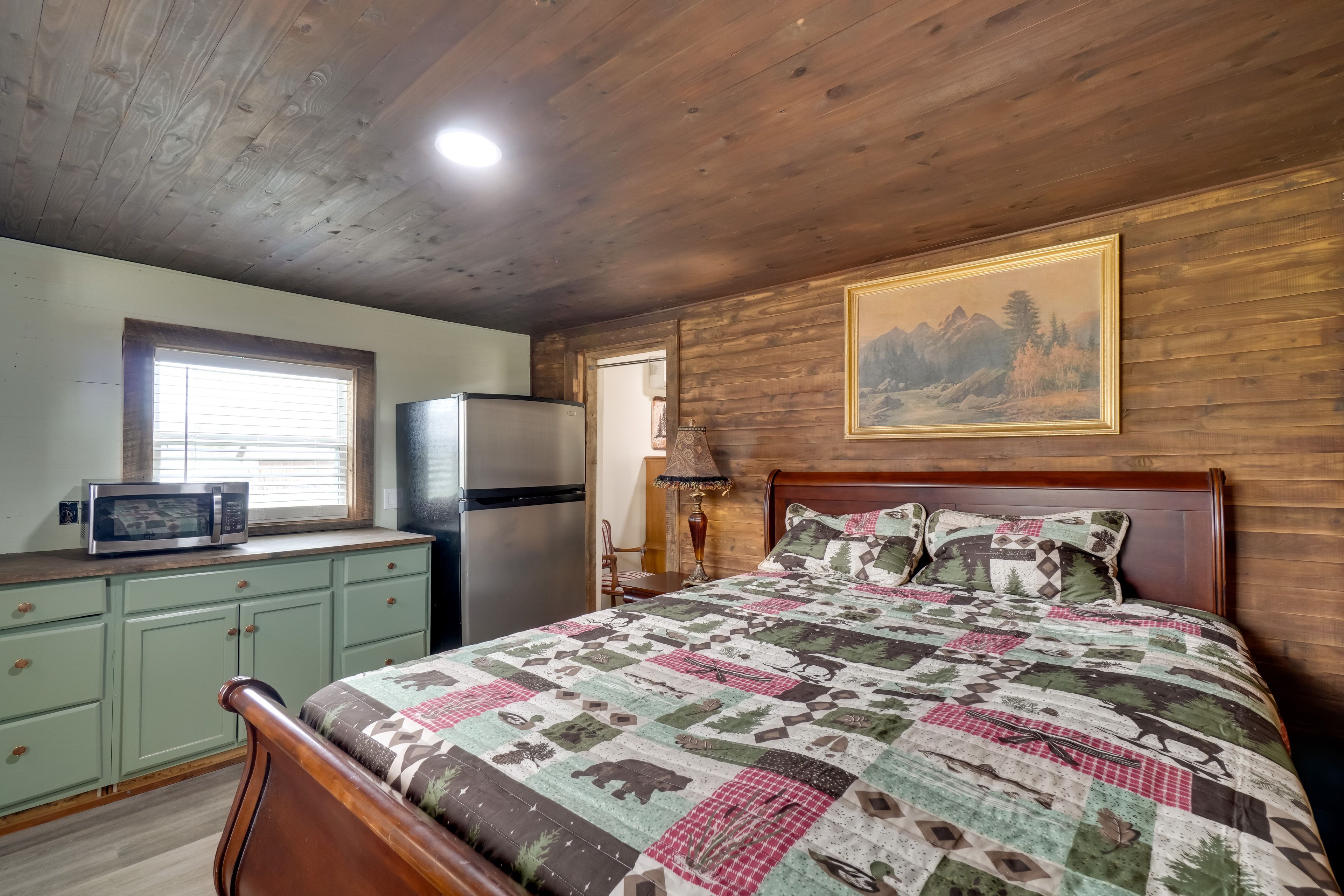 Cabin 2 | Bedroom 3 | Queen Bed