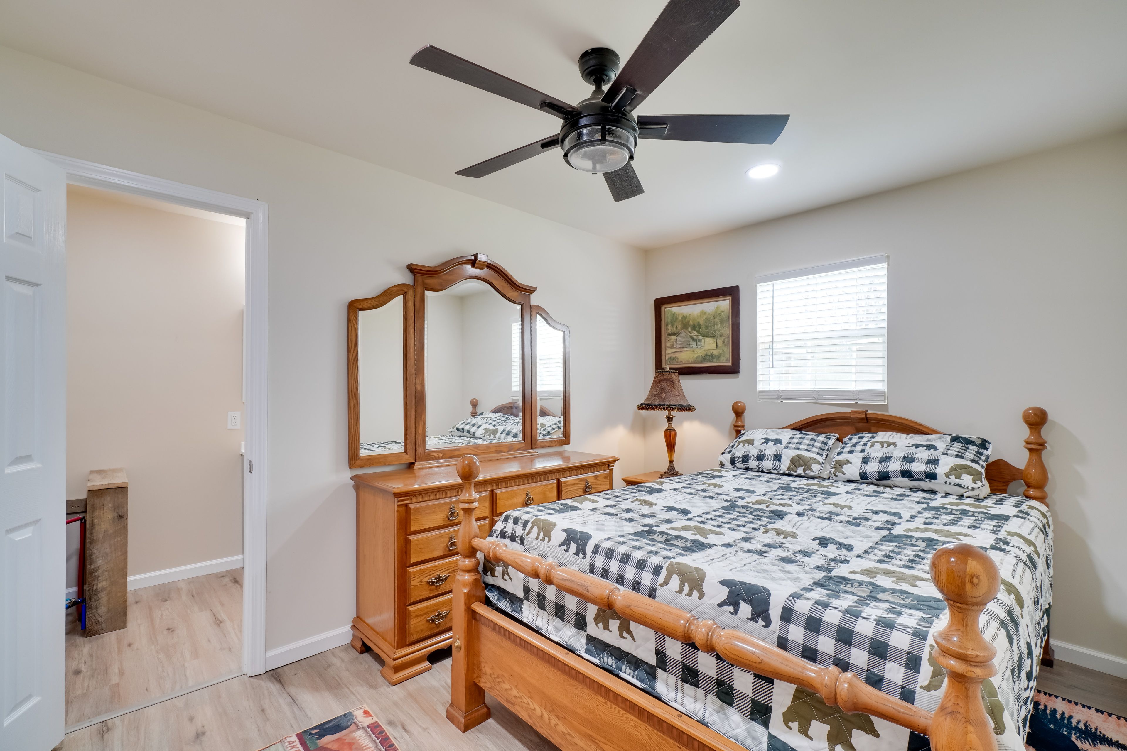 Bedroom 4 | Queen Bed