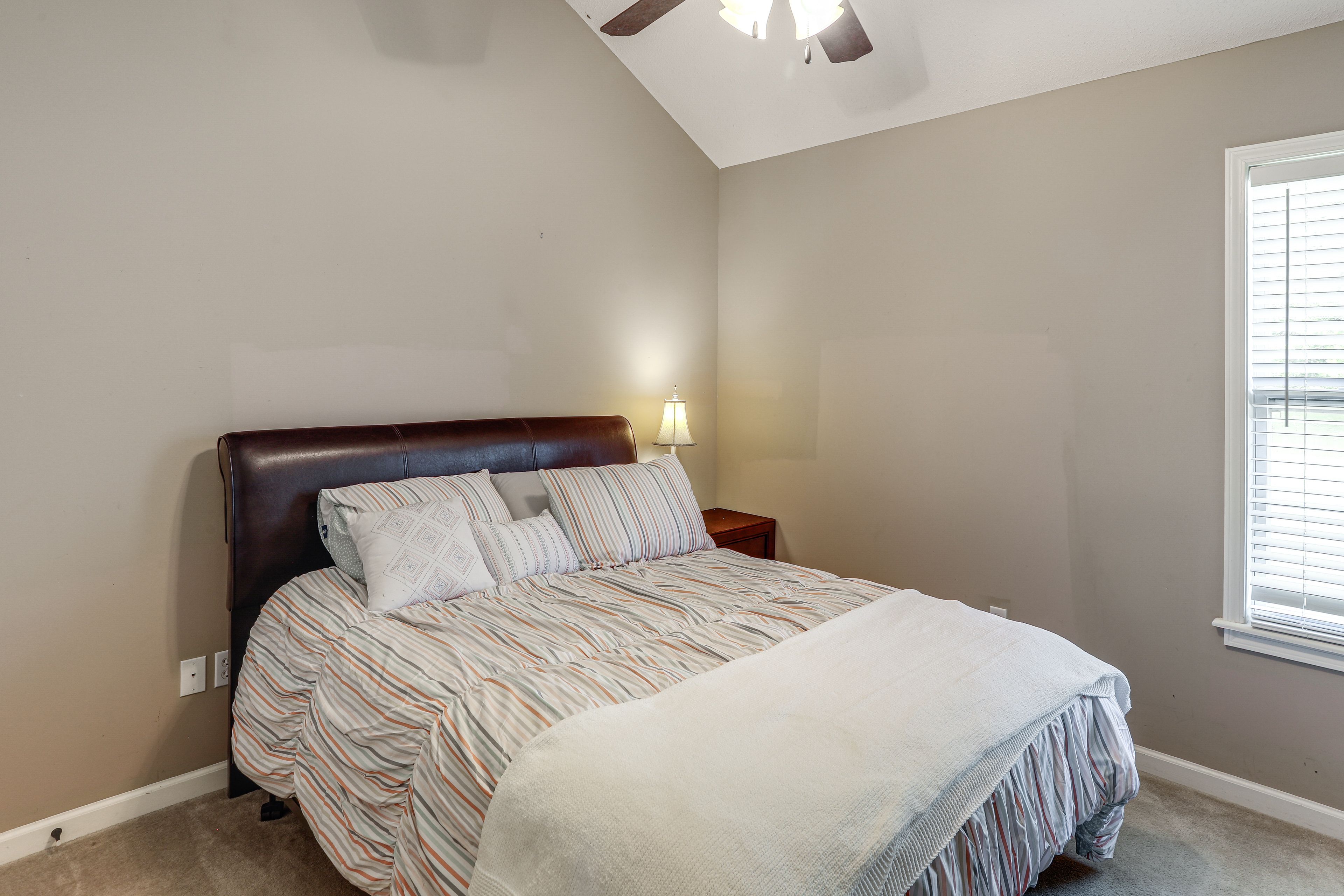 Bedroom 2 | Queen Bed
