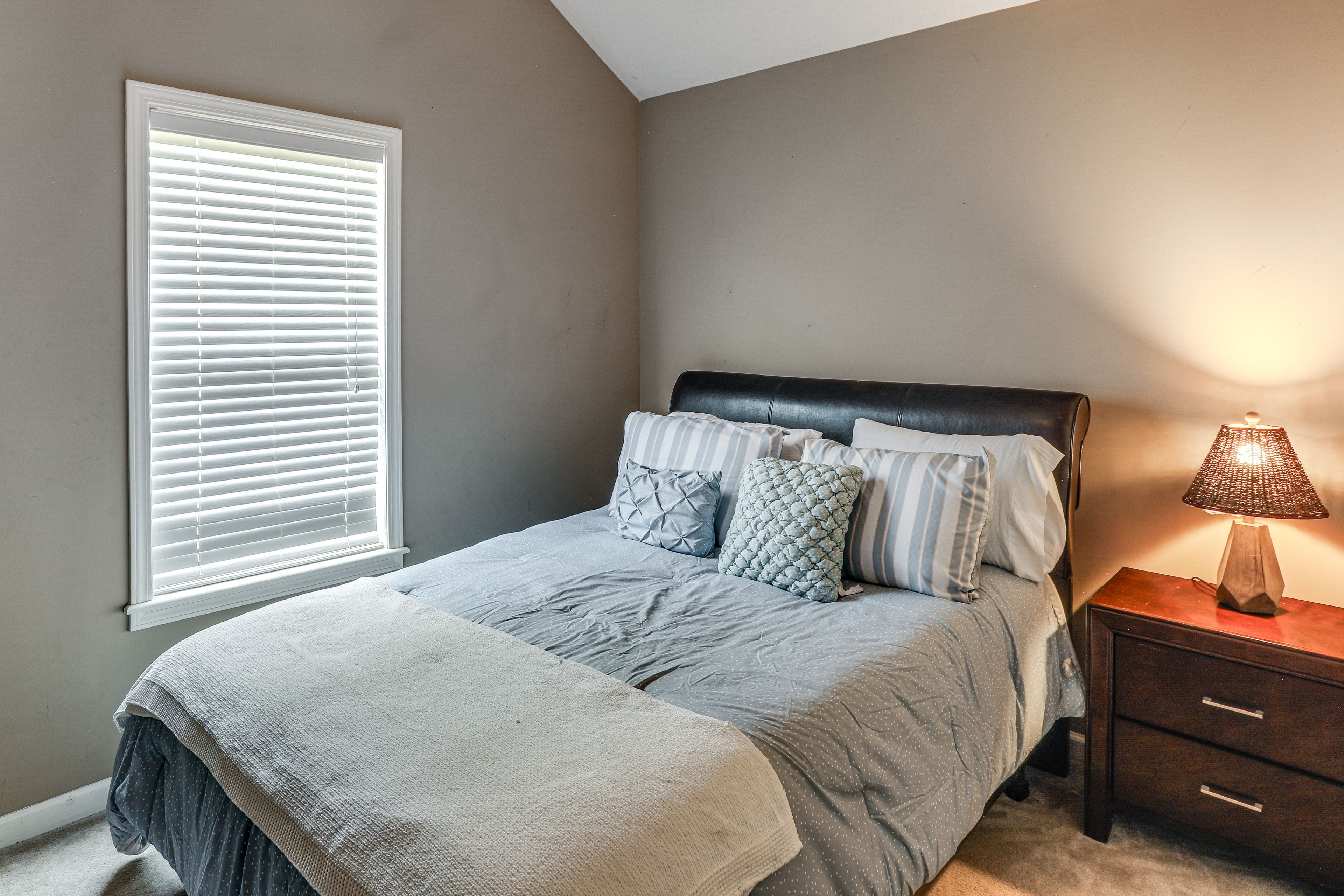Bedroom 3 | Queen Bed