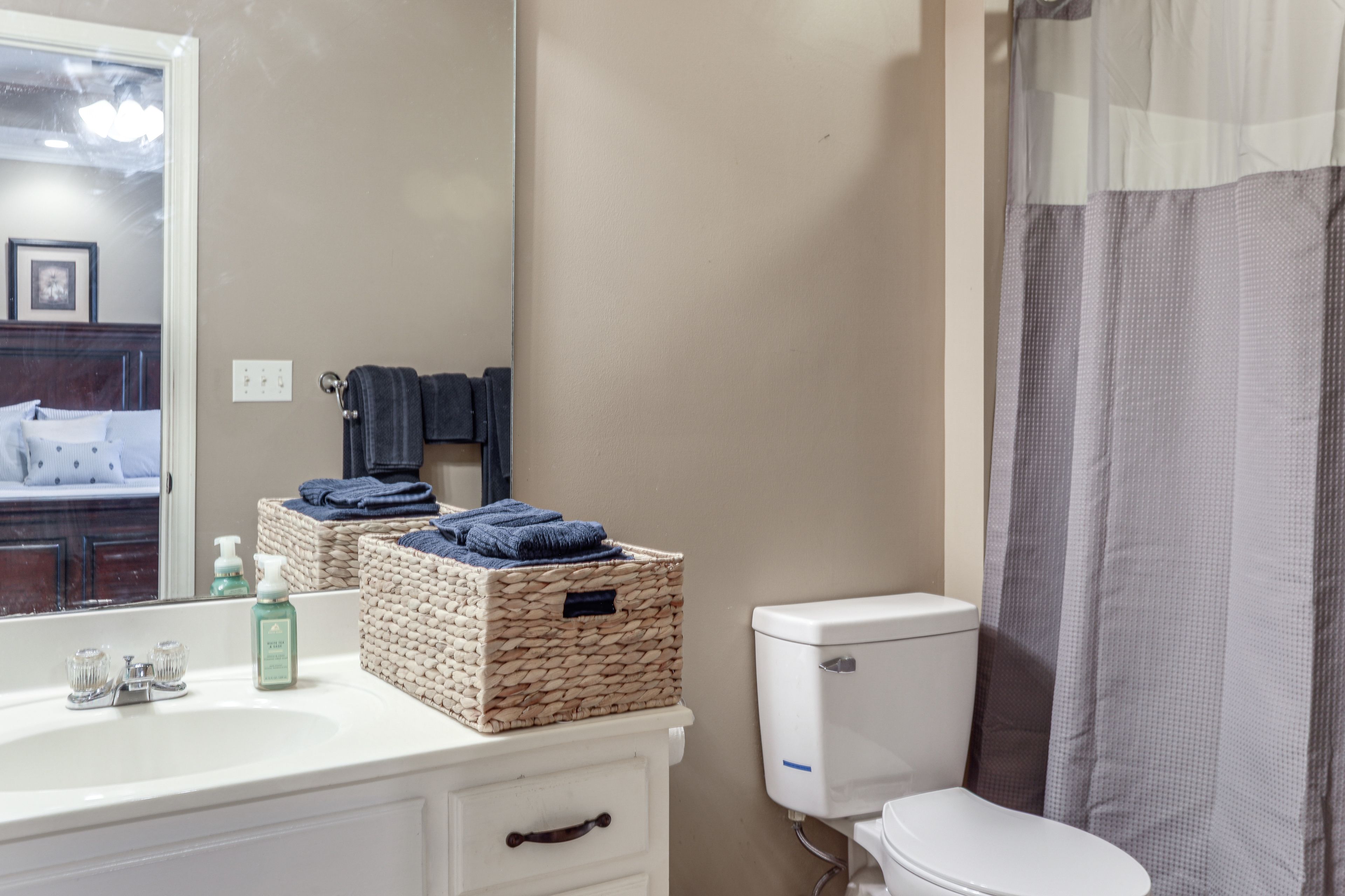 Full Bathroom
