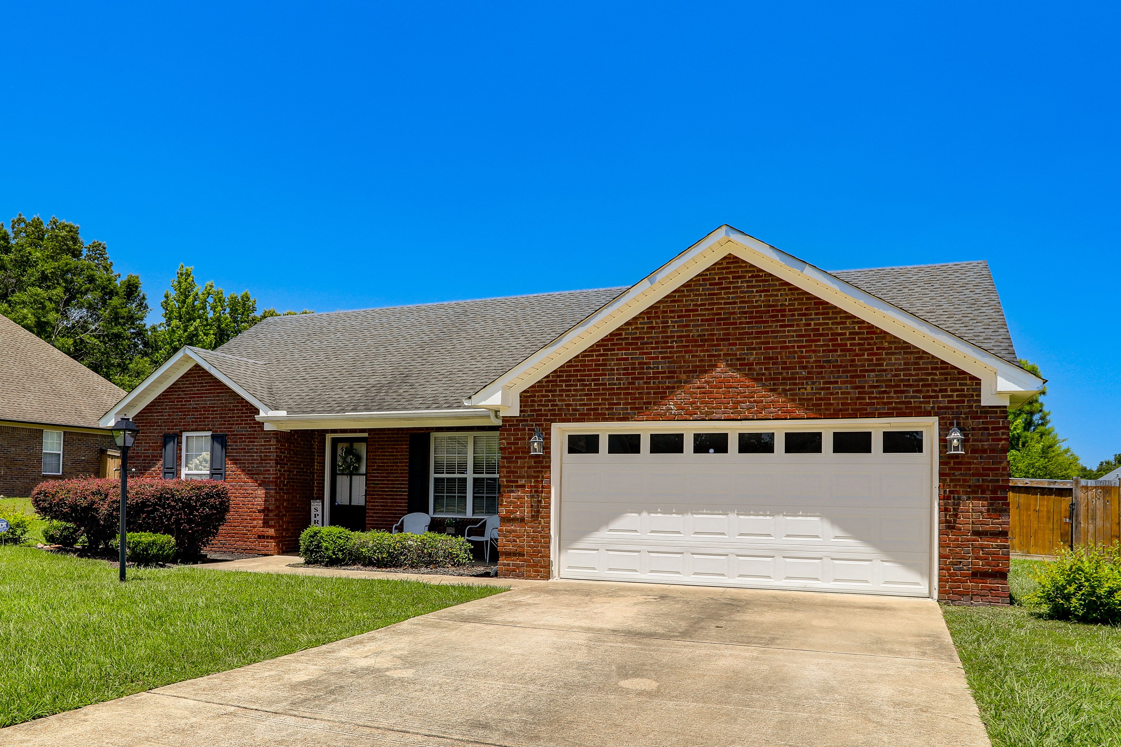 Parking | Driveway (4 Vehicles)