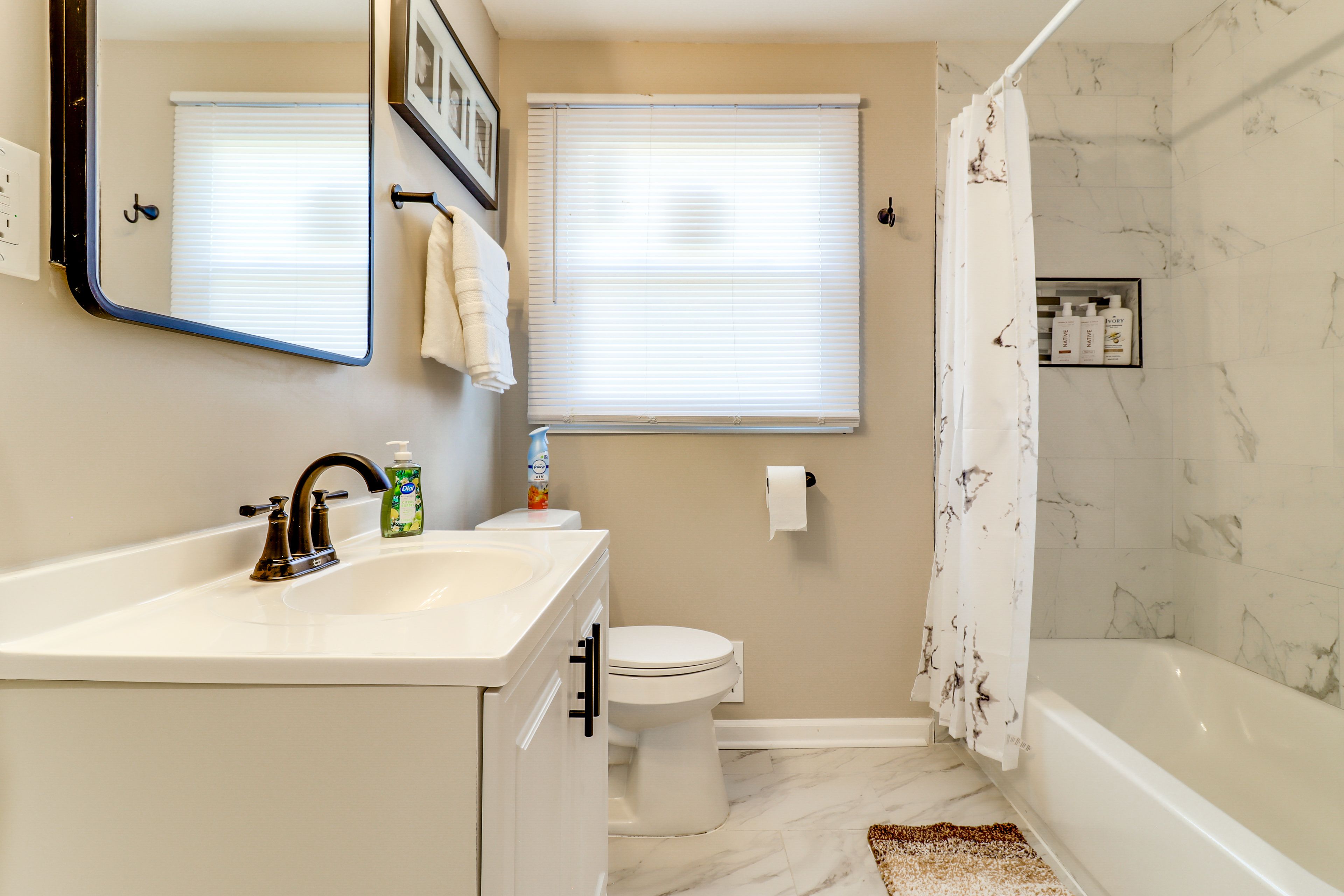 Full Bathroom | Towels & Linens Provided