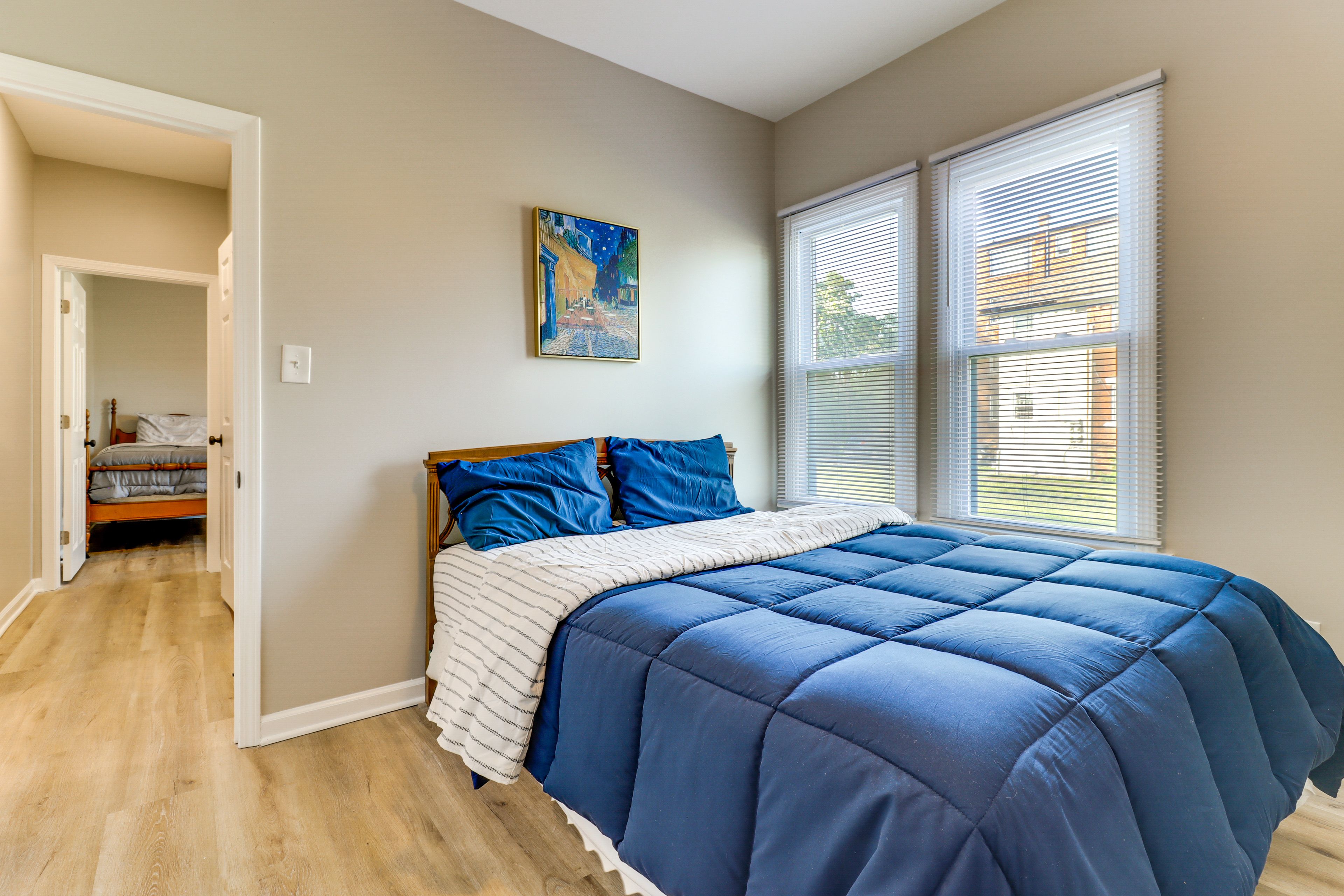 Bedroom 1 | Queen Bed