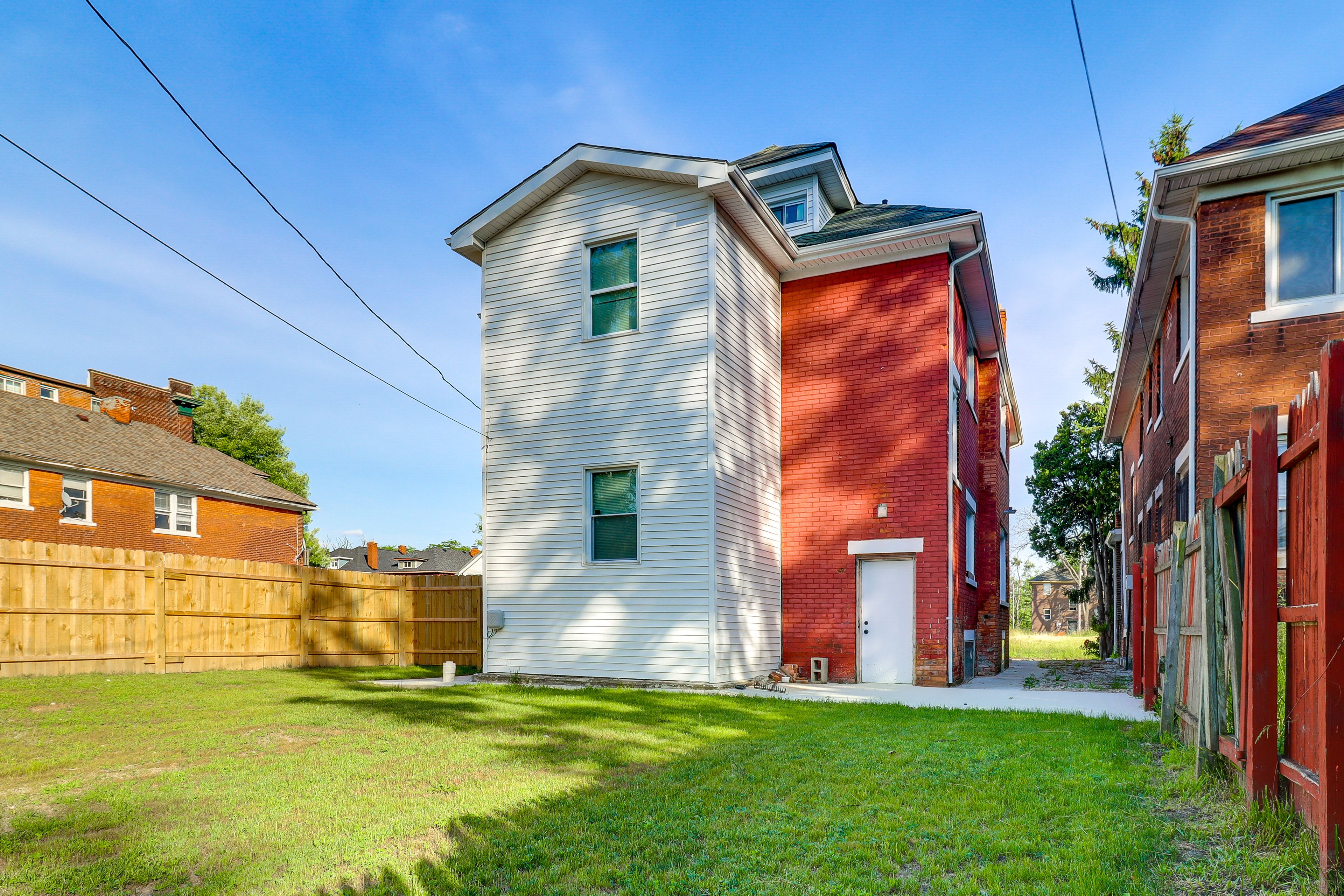 Exterior | Shared Yard
