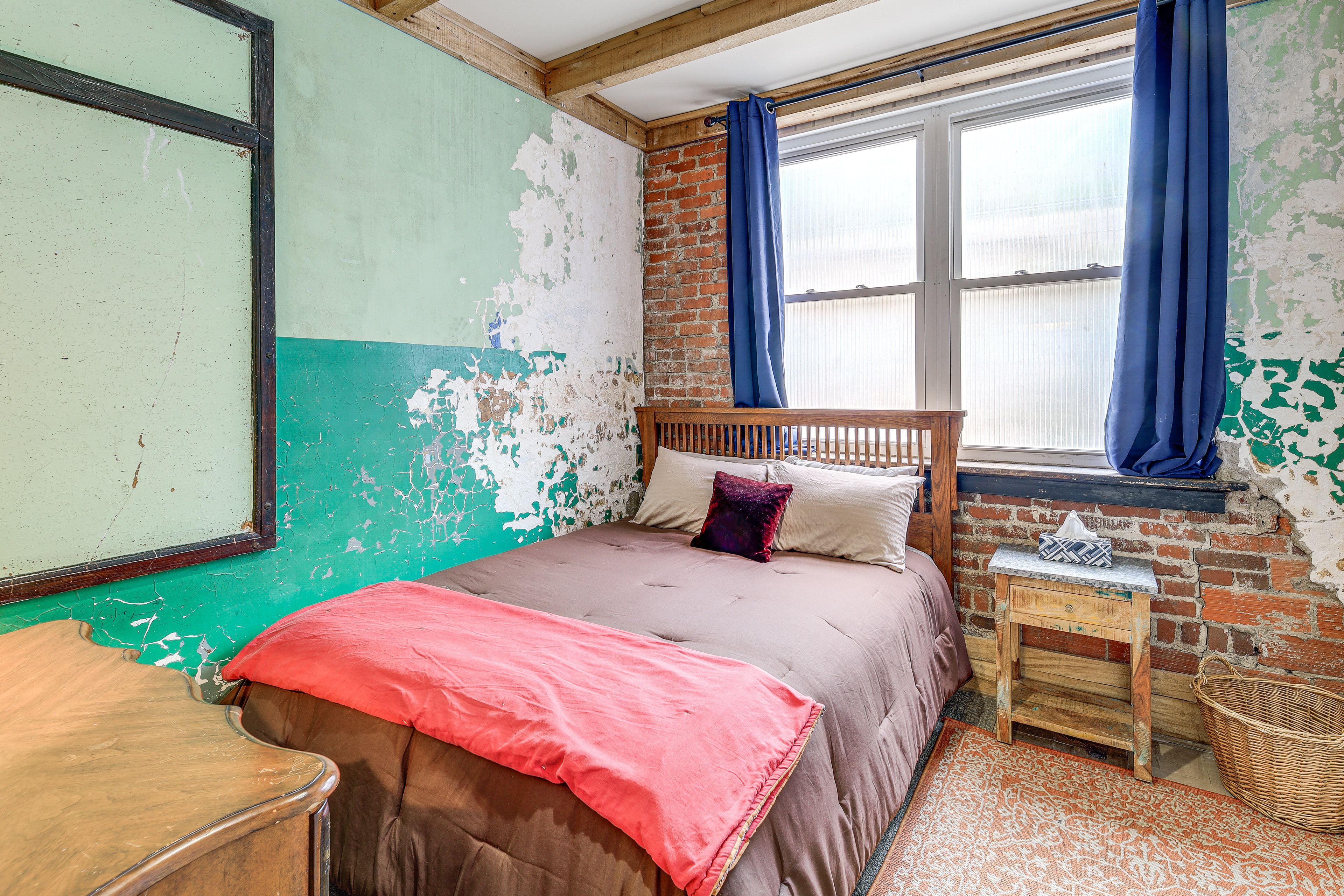 Suite 2 | Bedroom 2 | Queen Bed