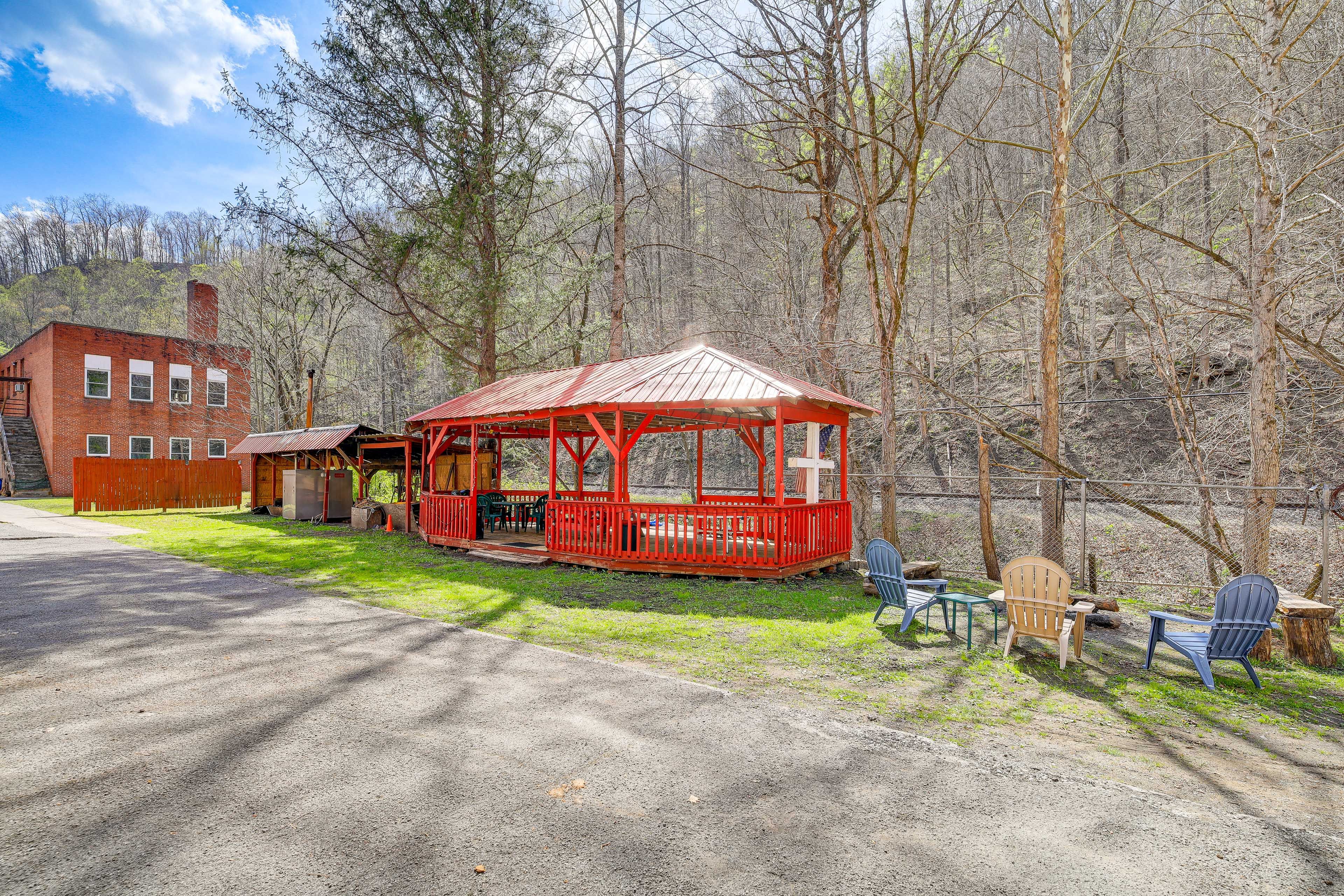 Gary Vacation Rental | 8BR | 5BA | 3,200 Sq Ft