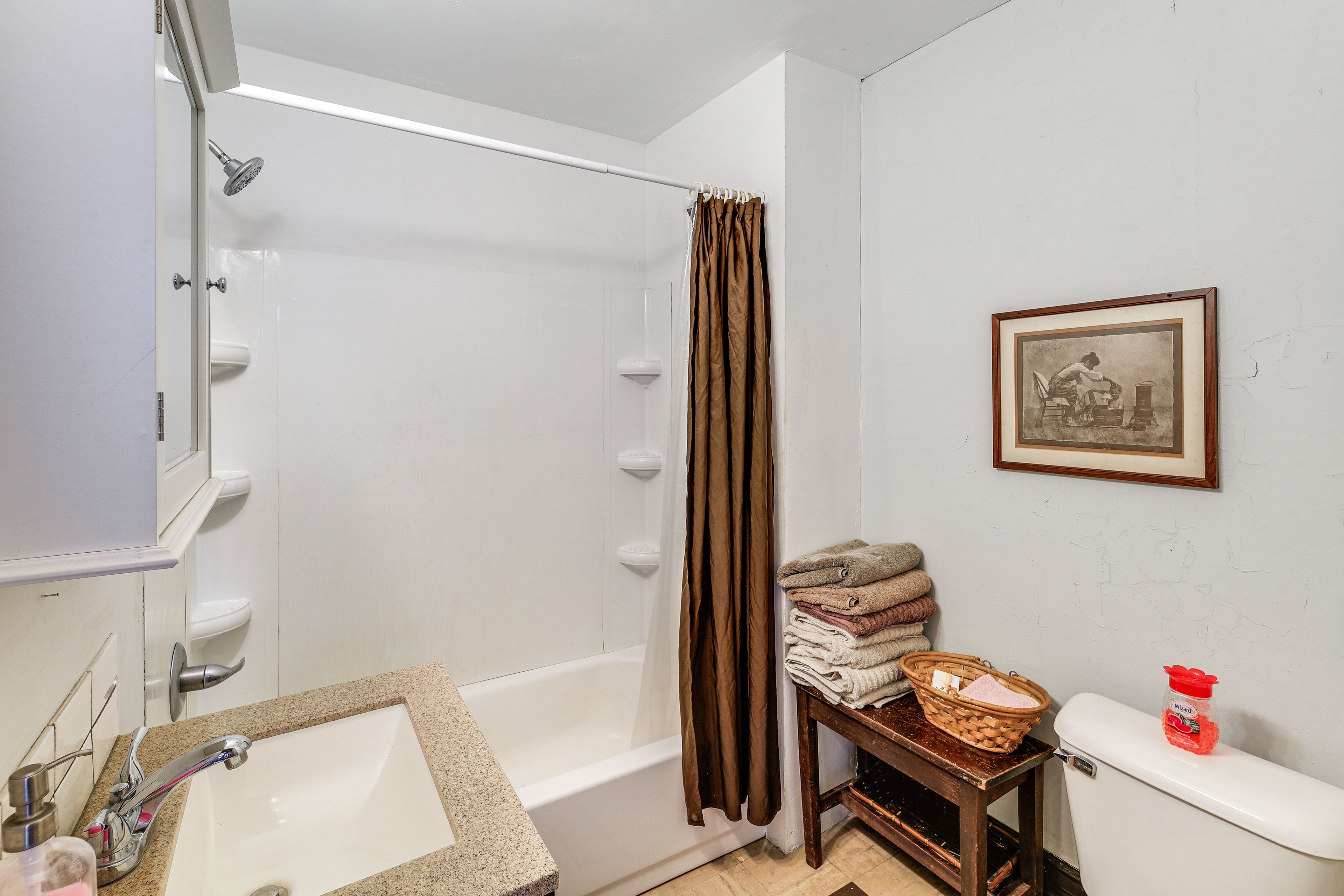 Suite 2 | Full Bath