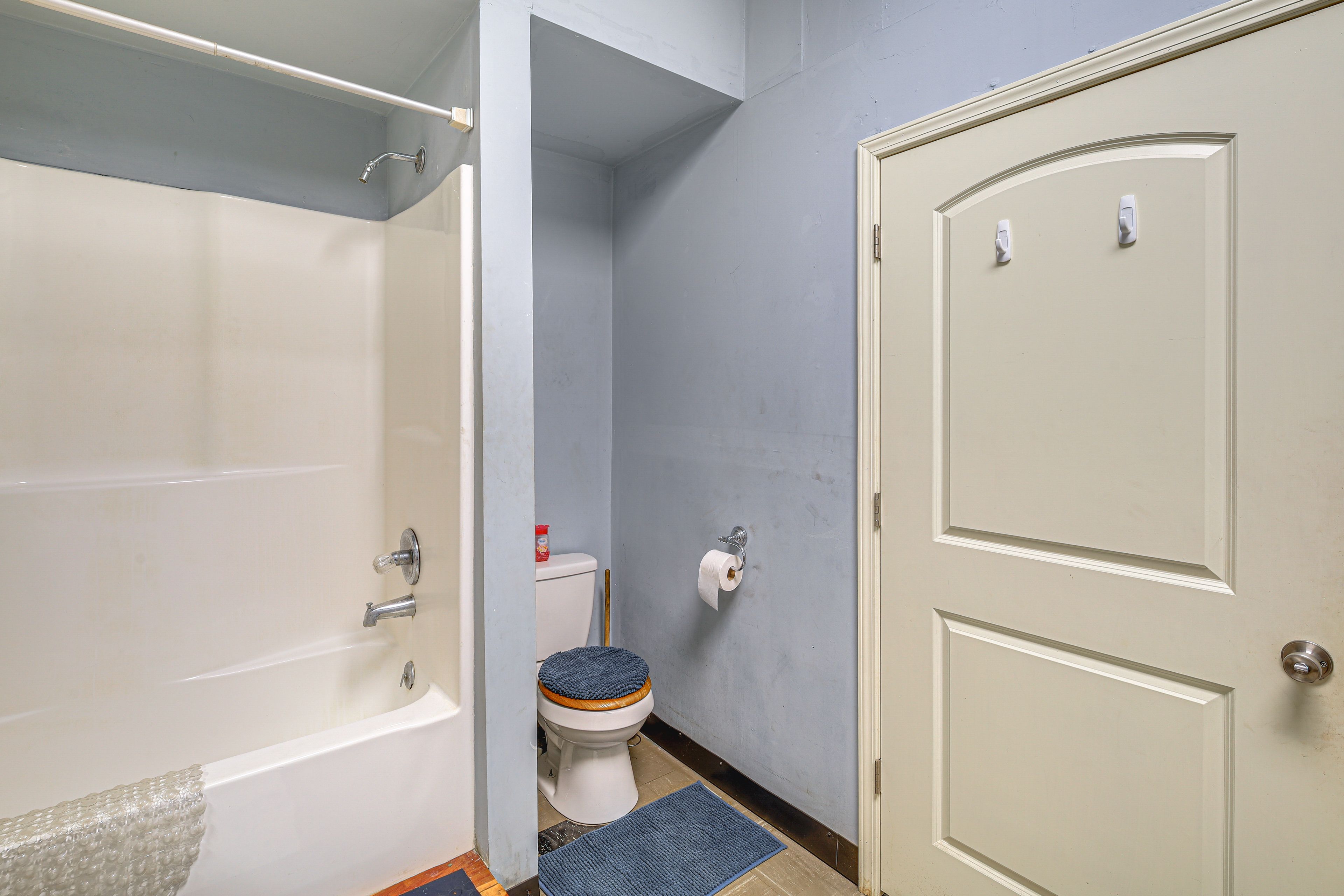 Suite 5 | Full Bath