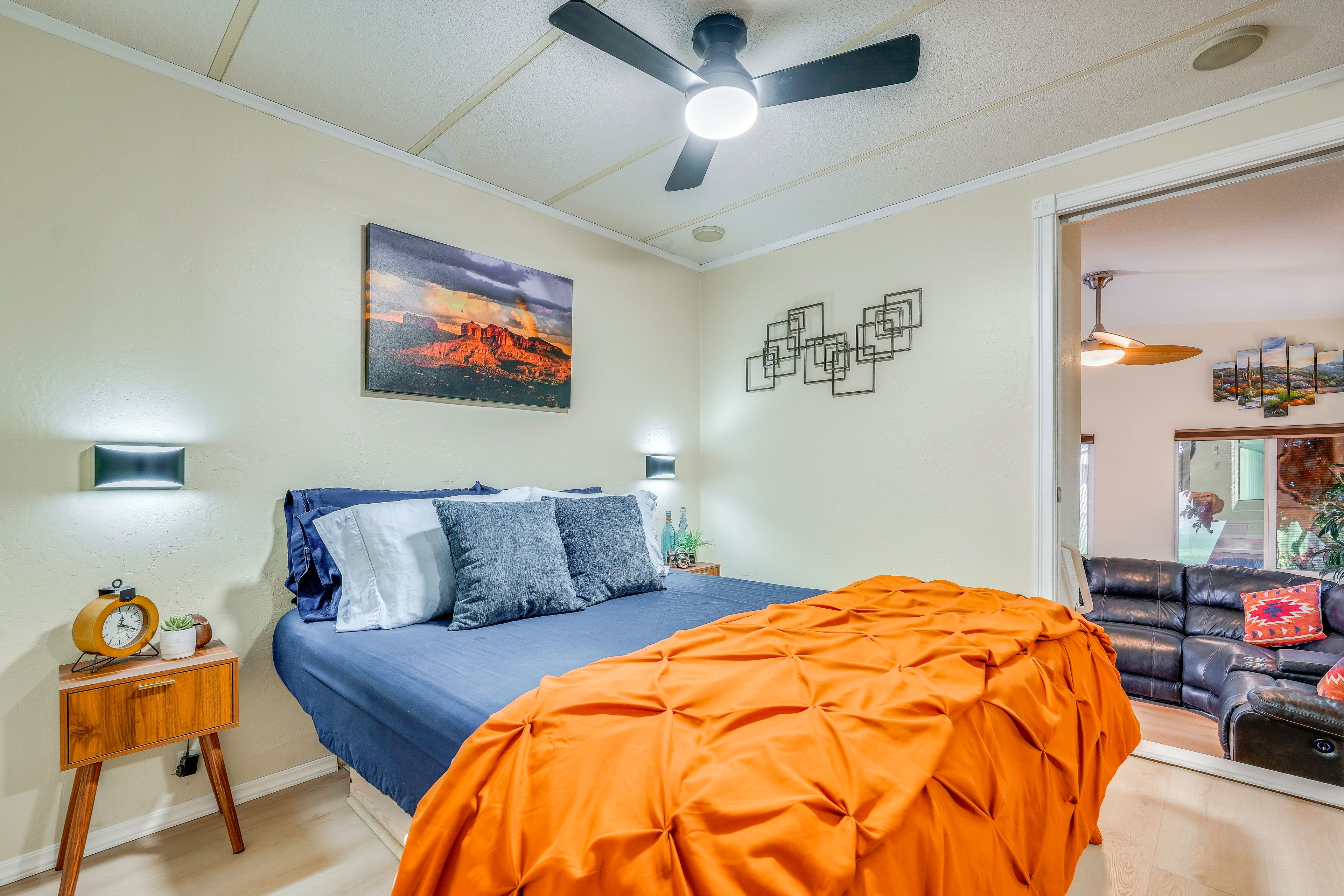 Bedroom | Queen Bed
