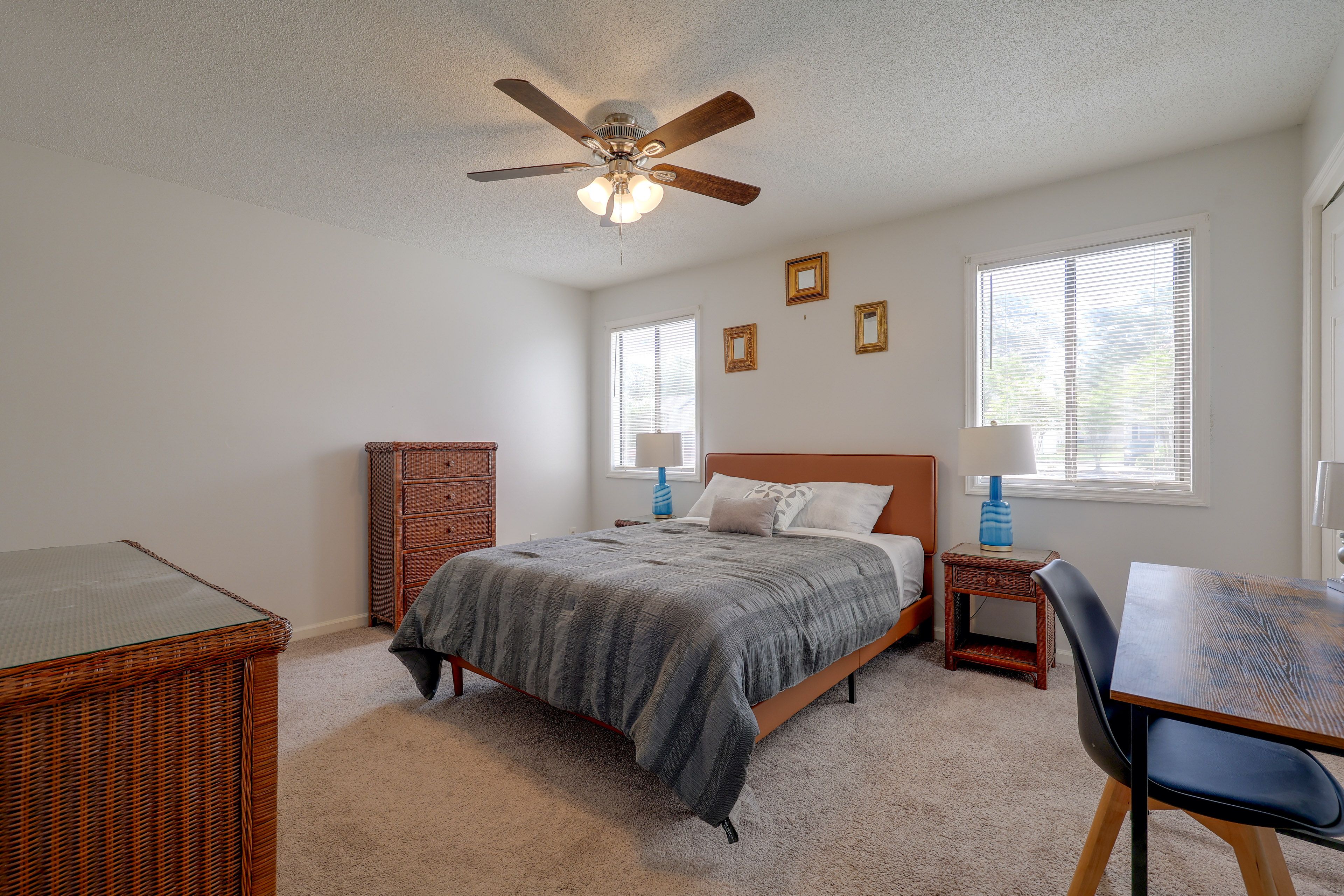 Bedroom 1 | Queen Bed