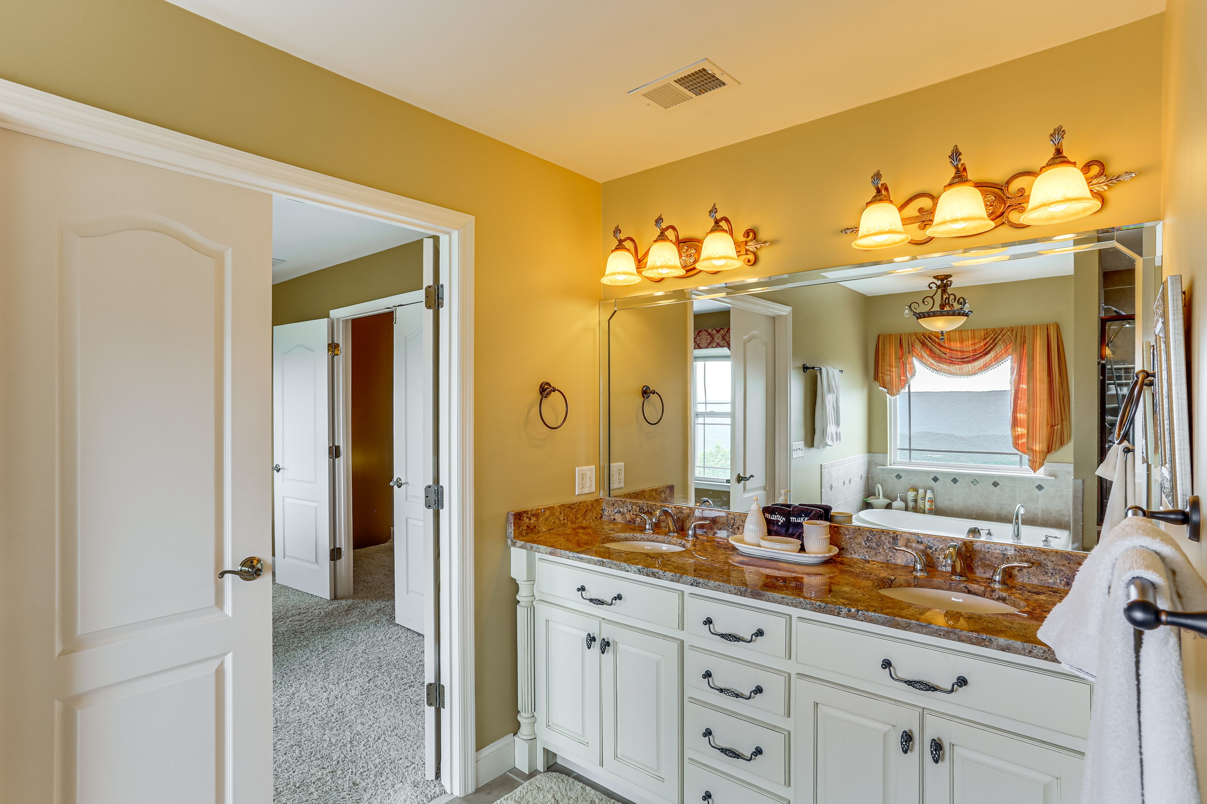 En-Suite Bath