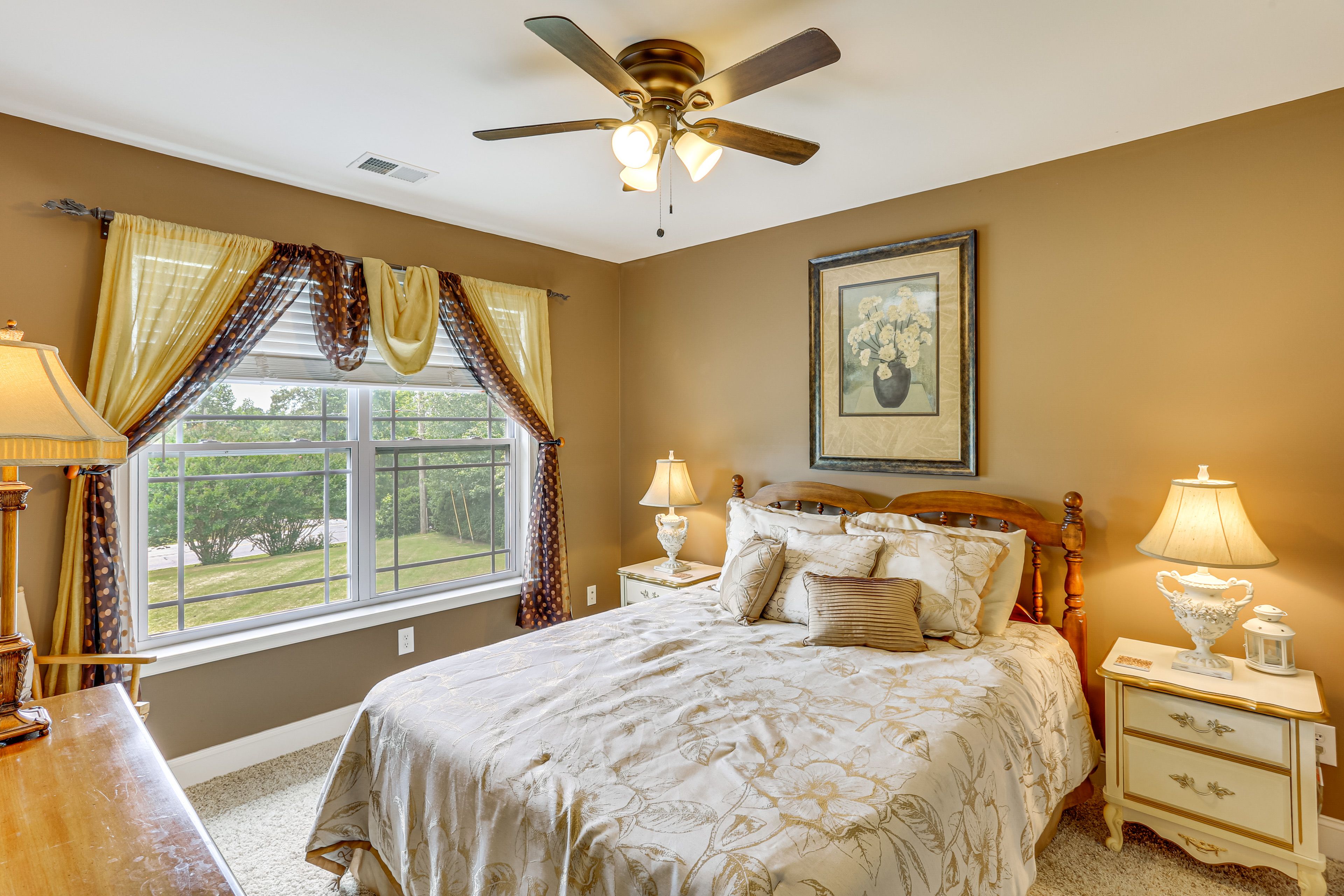 Bedroom 3 | Queen Bed