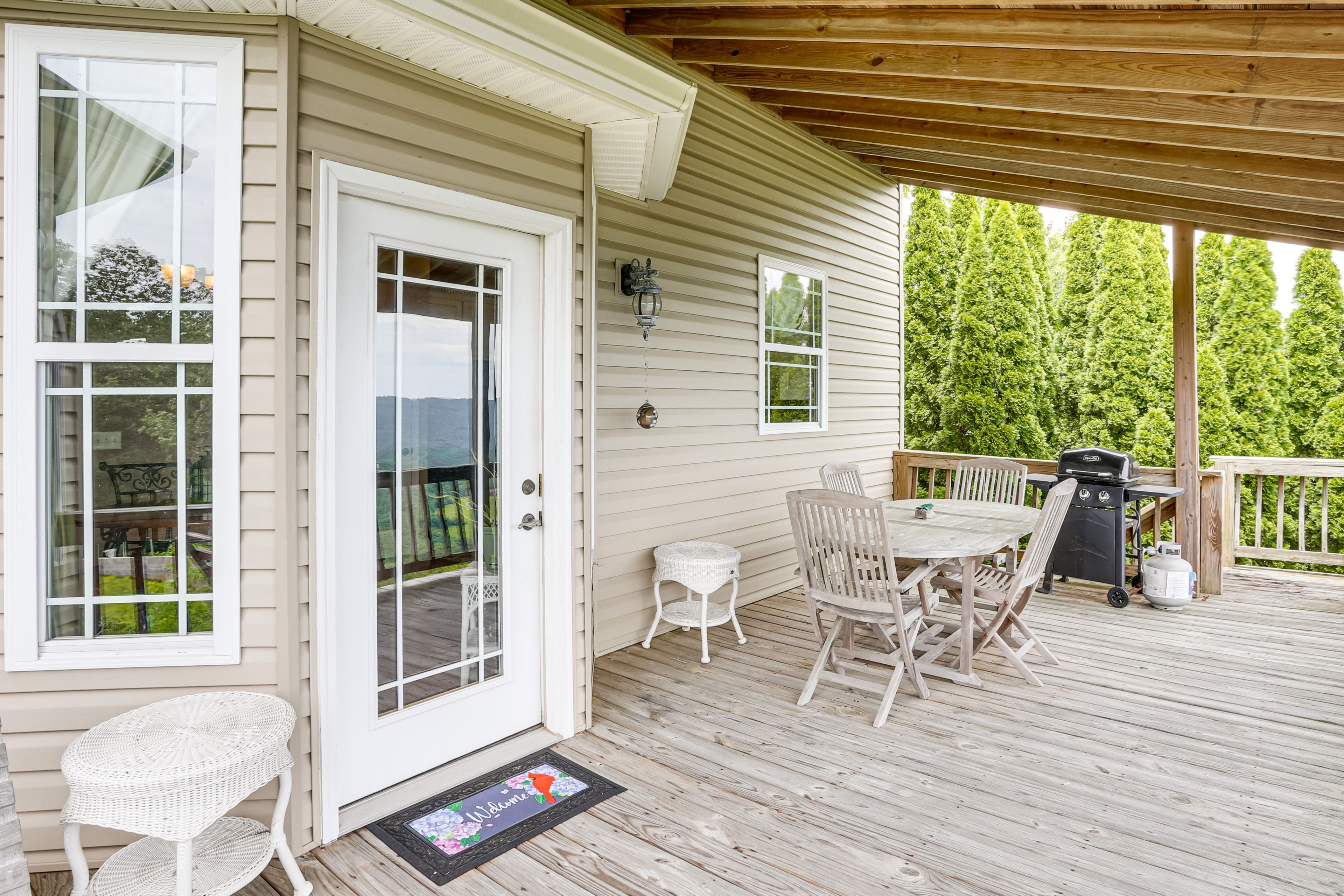 Covered Deck | Dining | Gas Grill