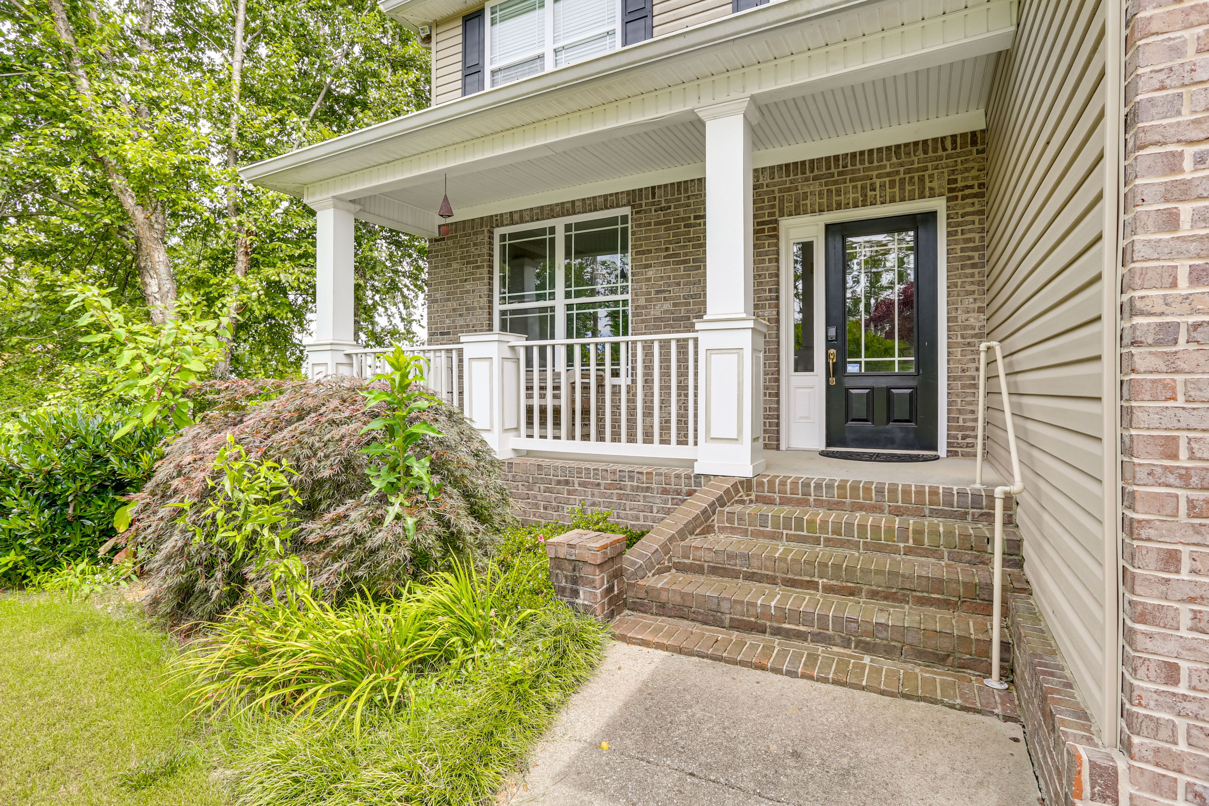 Exterior | Entrance | Covered Front Porch