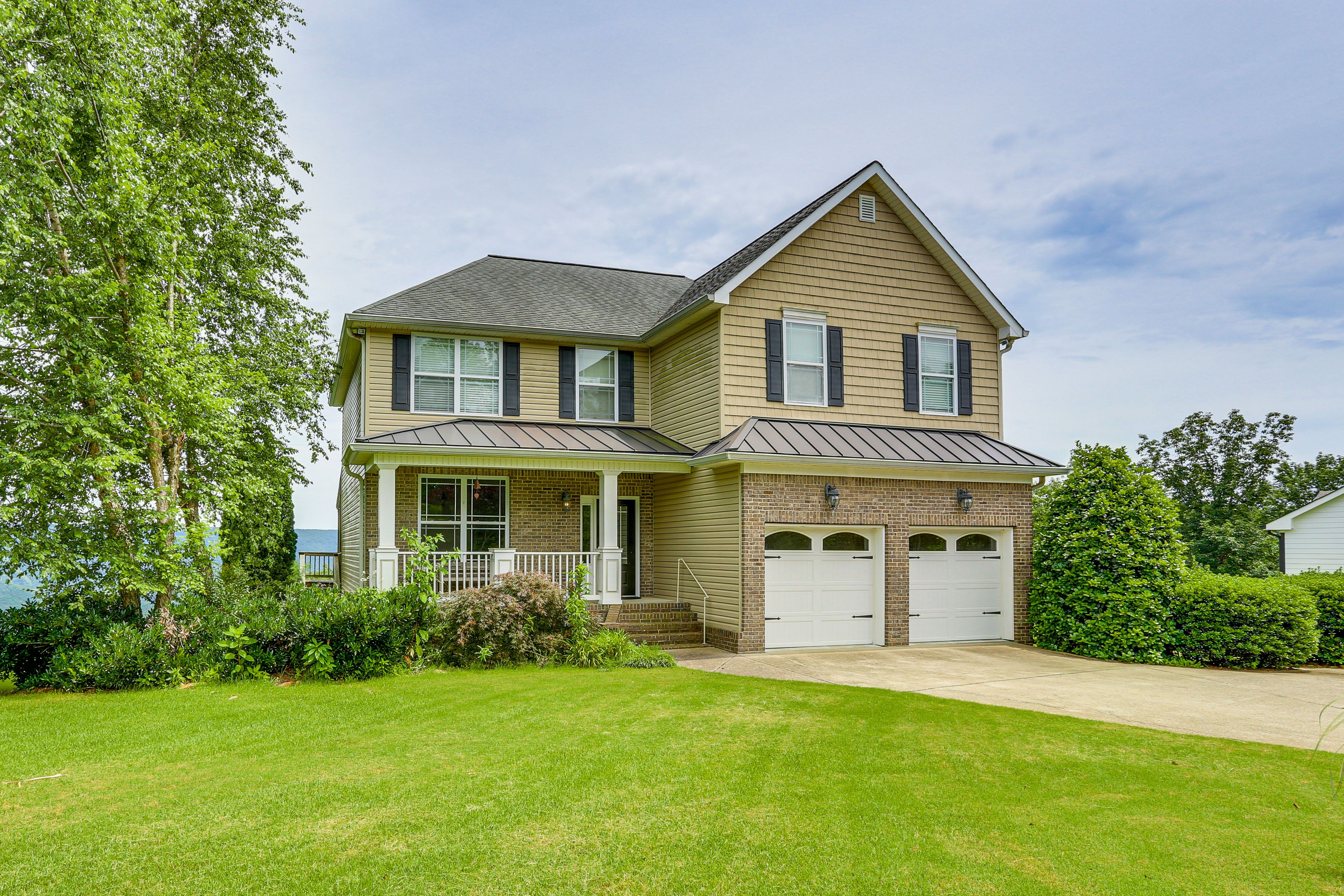 Home Exterior | Expansive Mountain Views