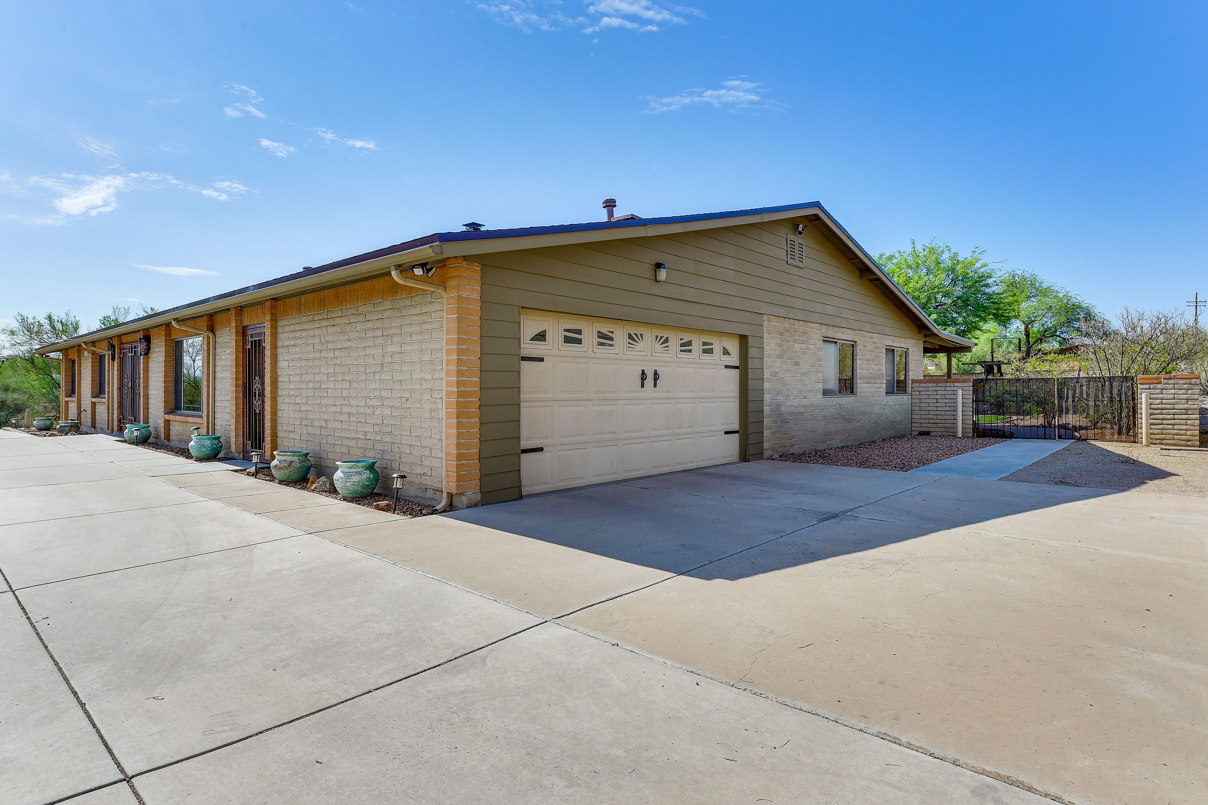 Parking | Garage (2 Vehicles) | Driveway (5 Vehicles)