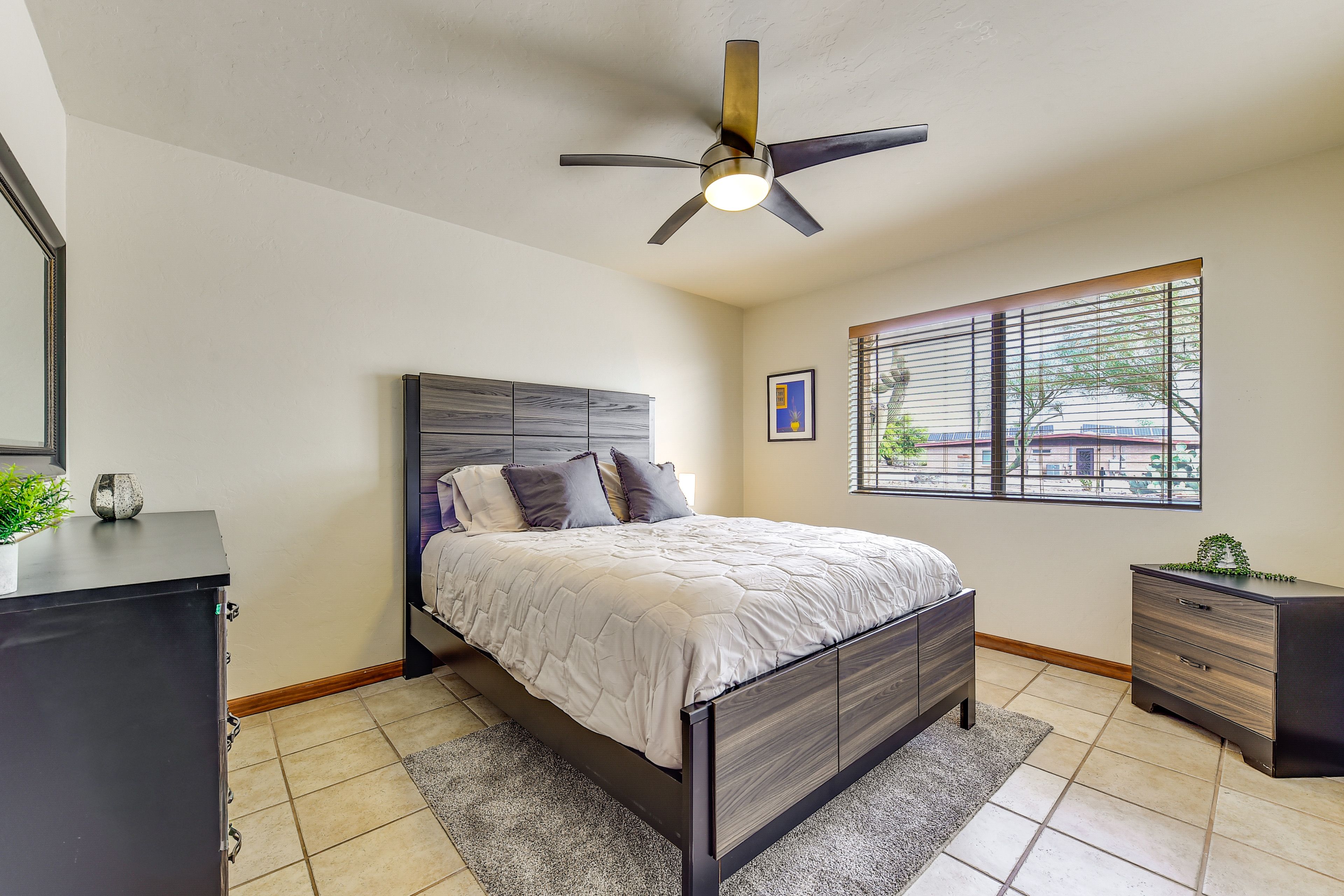 Bedroom 2 | Queen Bed