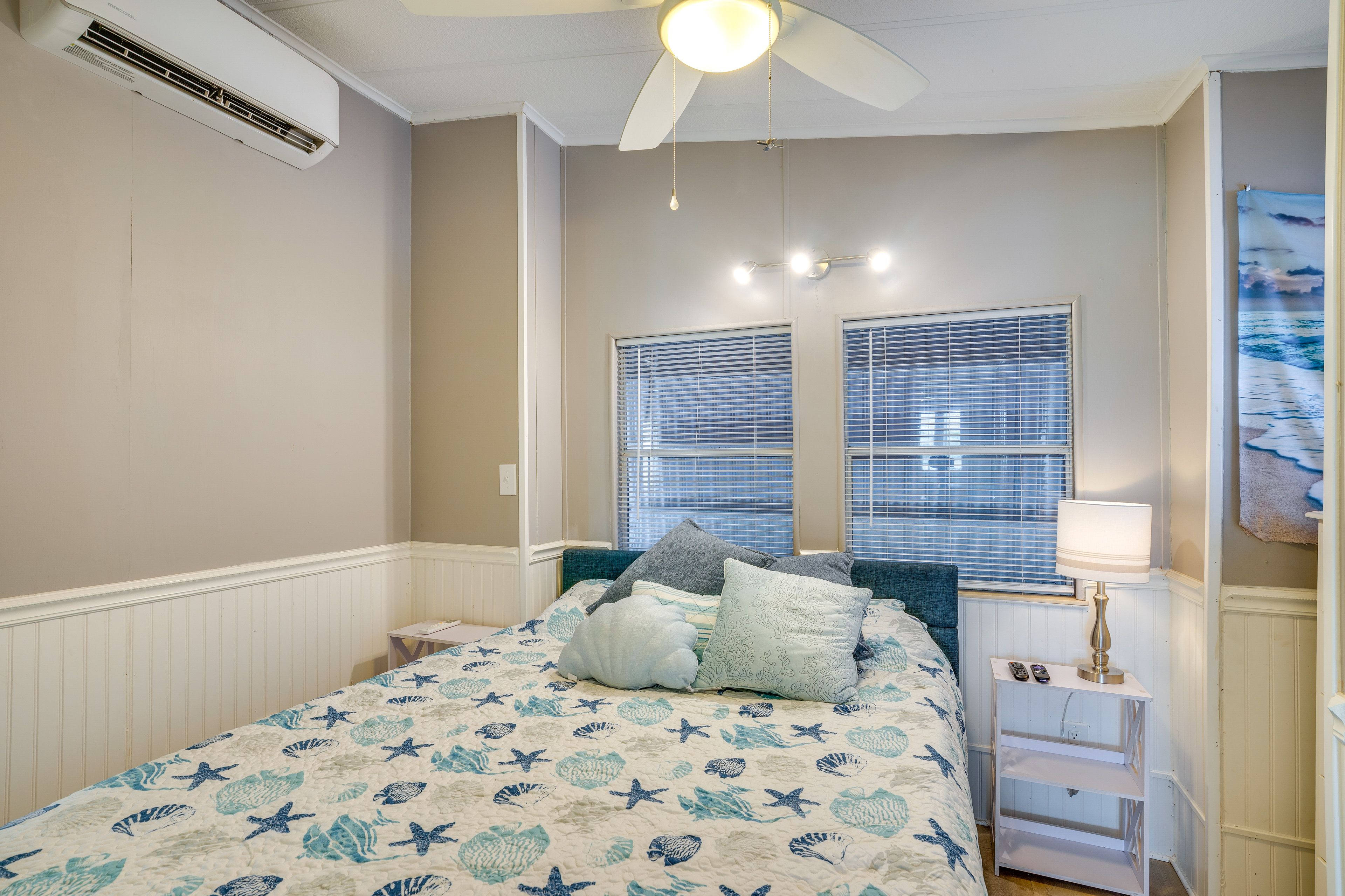Bedroom | Queen Bed