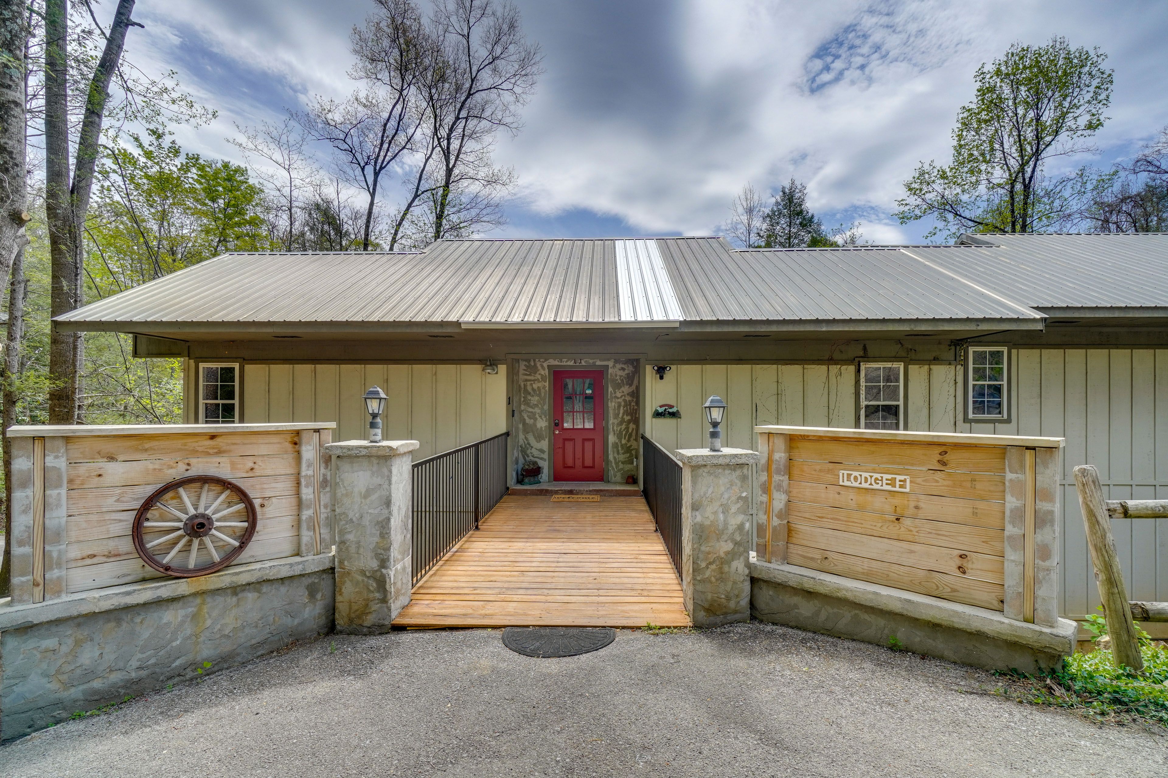 Unit 1 (Lodge F) Exterior