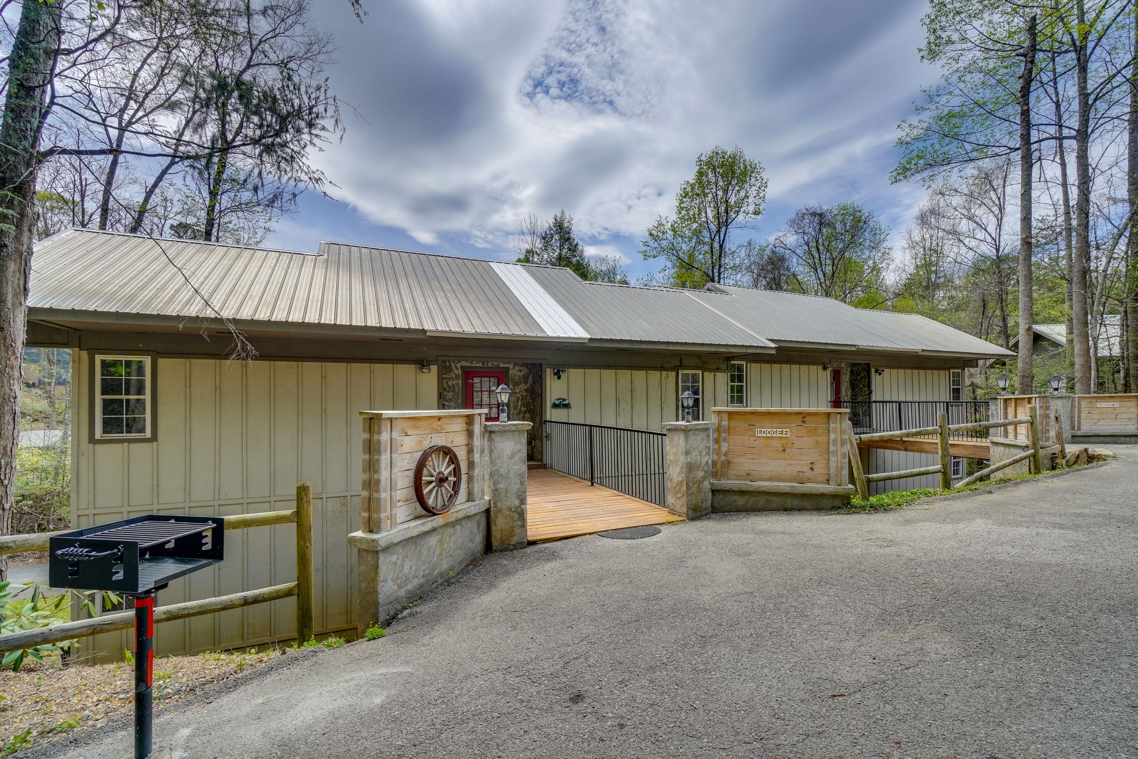 Gatlinburg Vacation Rental | 6BR | 4BA | 3,000 Sq Ft