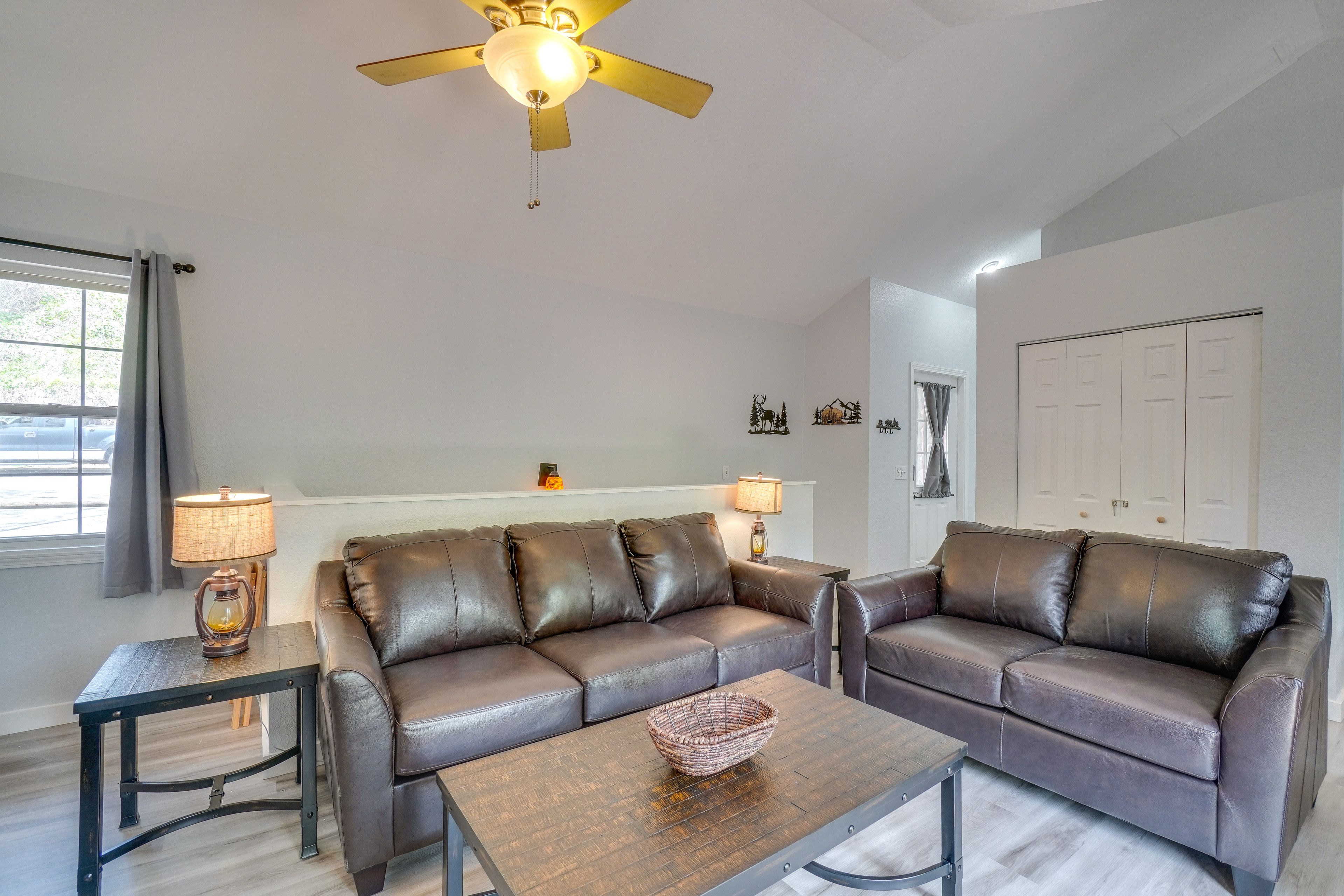 Unit 2 (Lodge G) Interior | Living Room | Main Level
