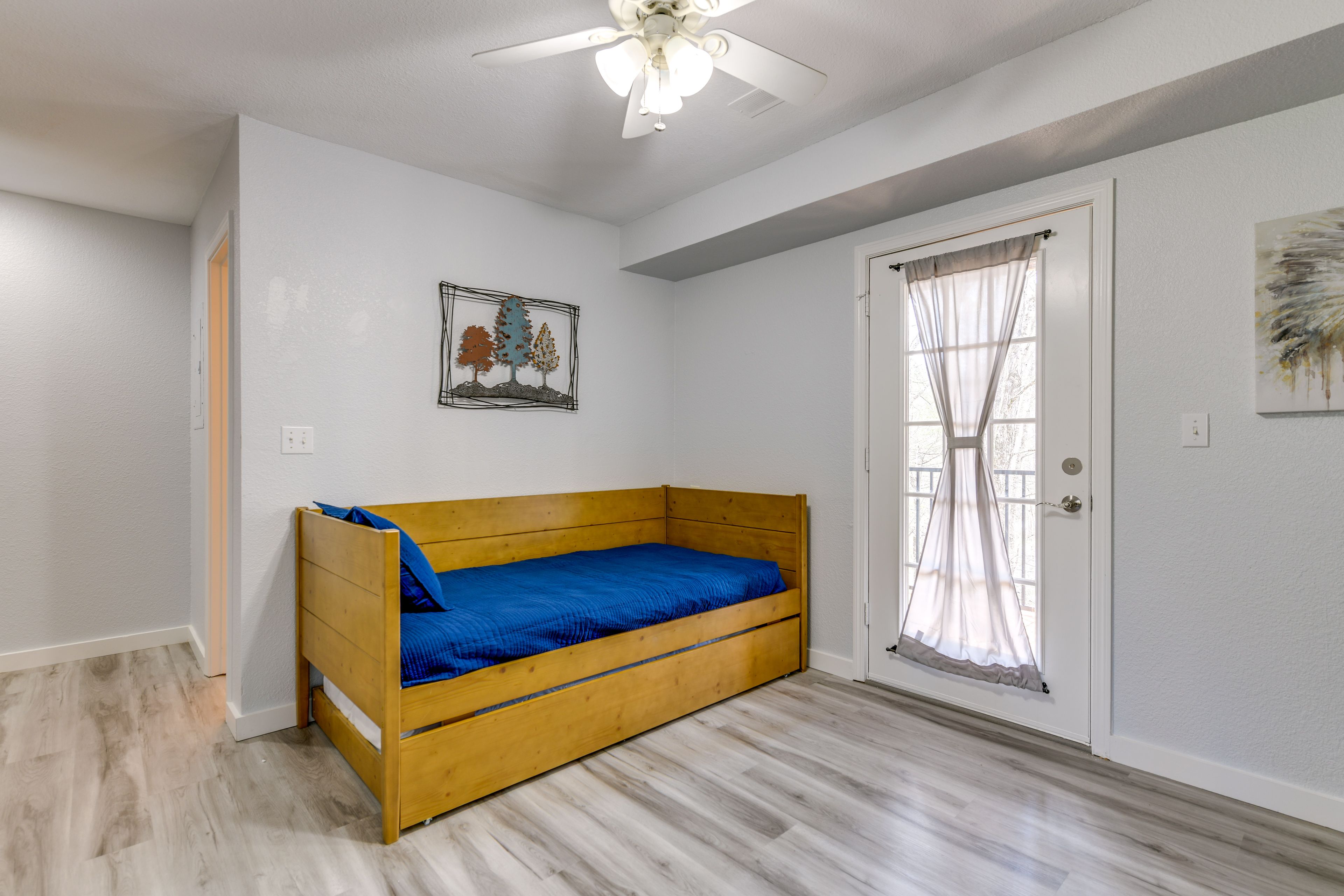 Lodge B | Bonus Room | Twin Bed w/ Twin Trundle | Lower Floor
