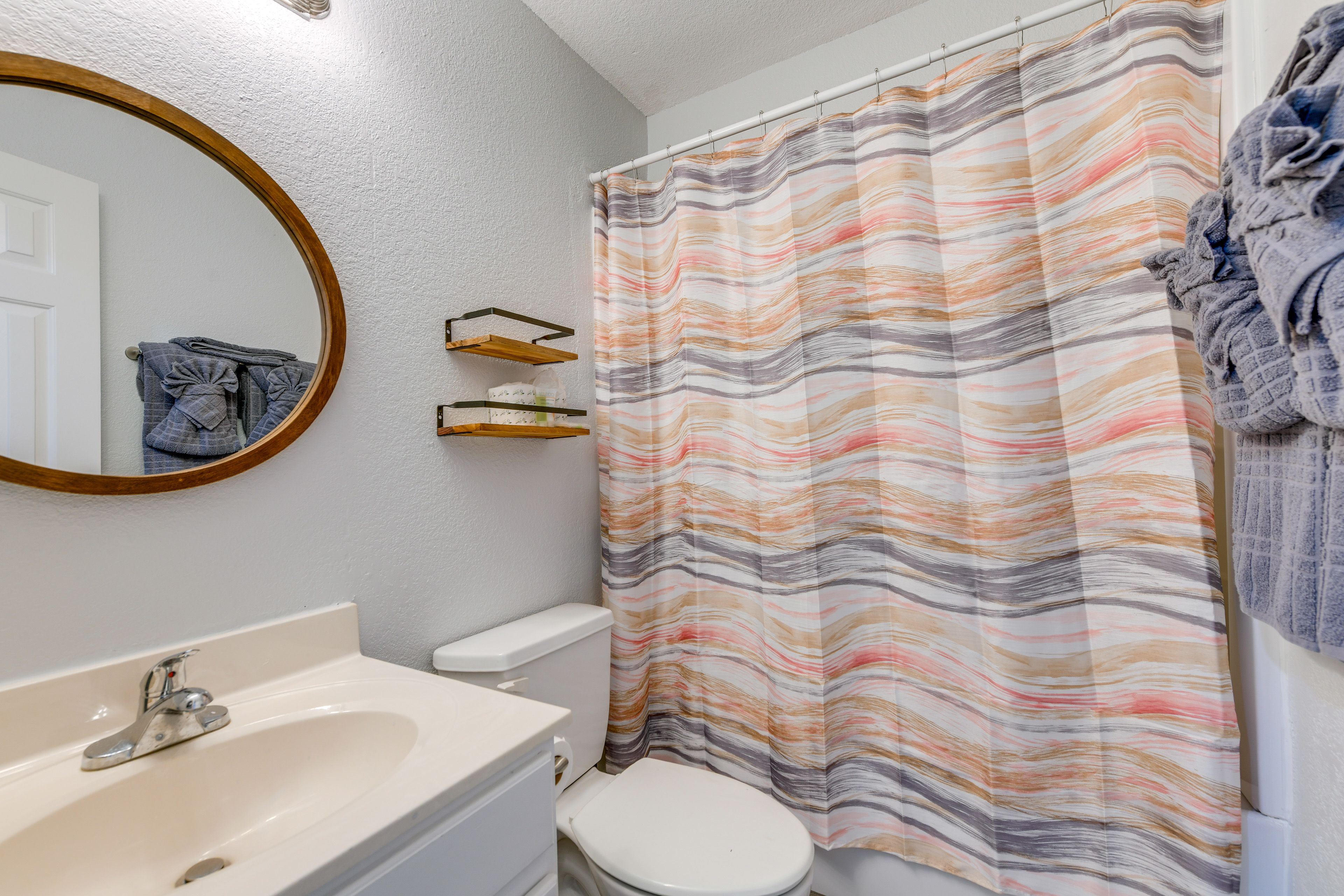 Lodge B | Bathroom | Lower Floor