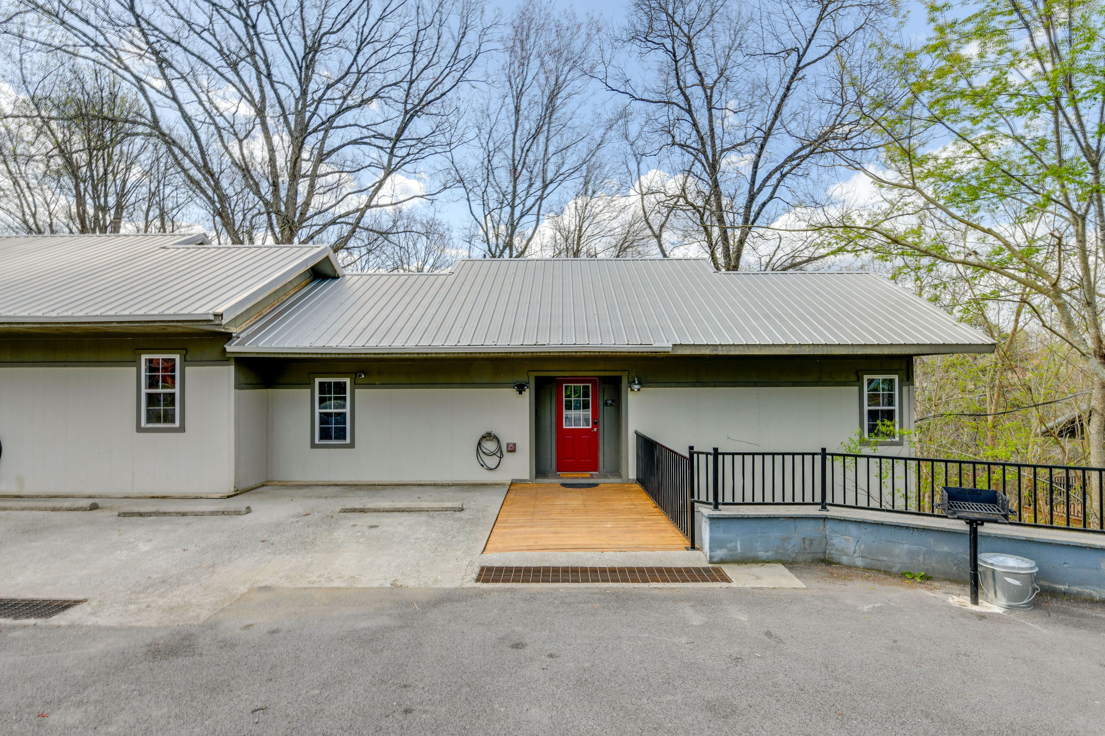 Lodge B | Exterior