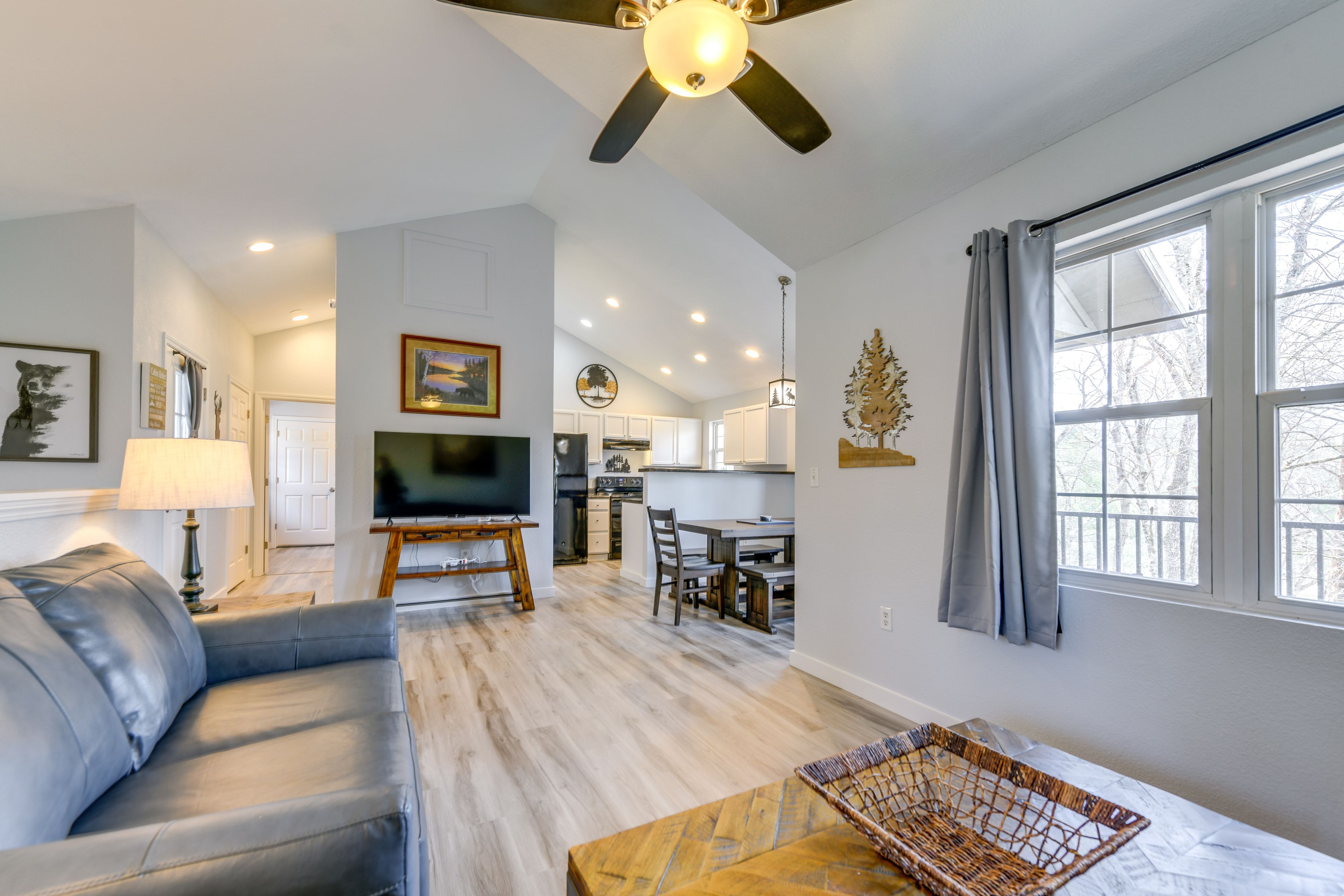 Lodge B | Living Room | Main Floor