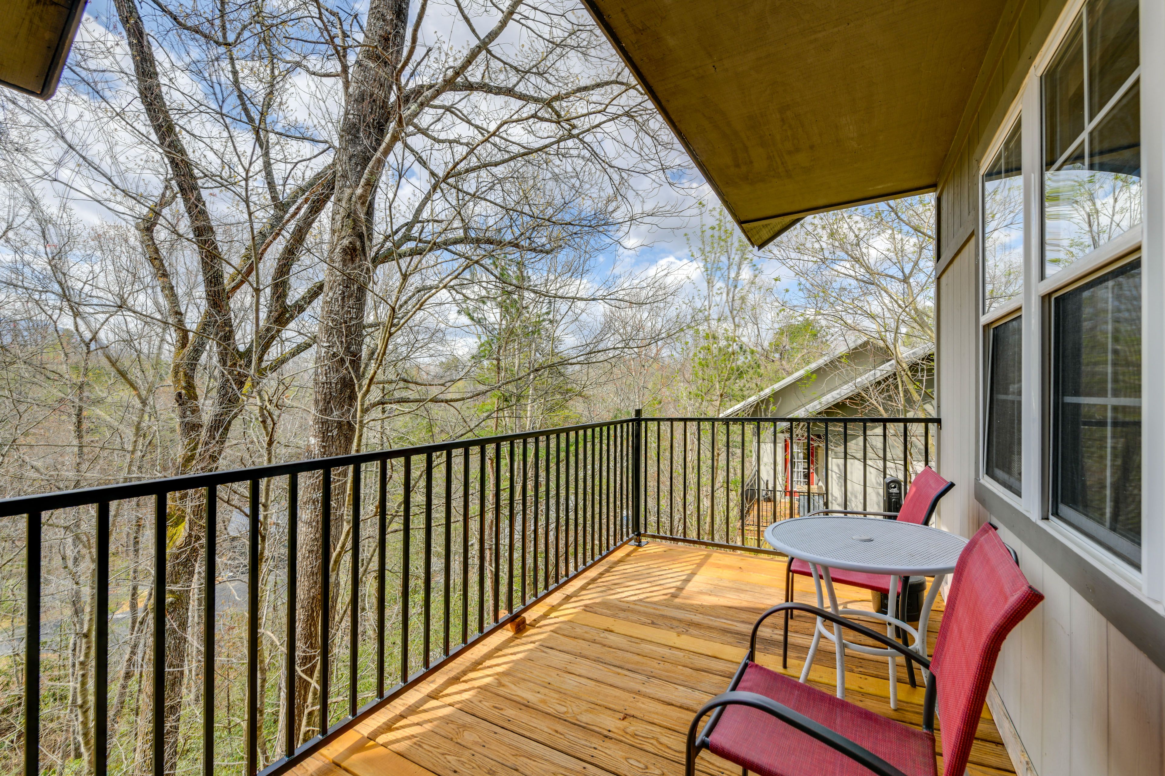 Lodge B | Deck