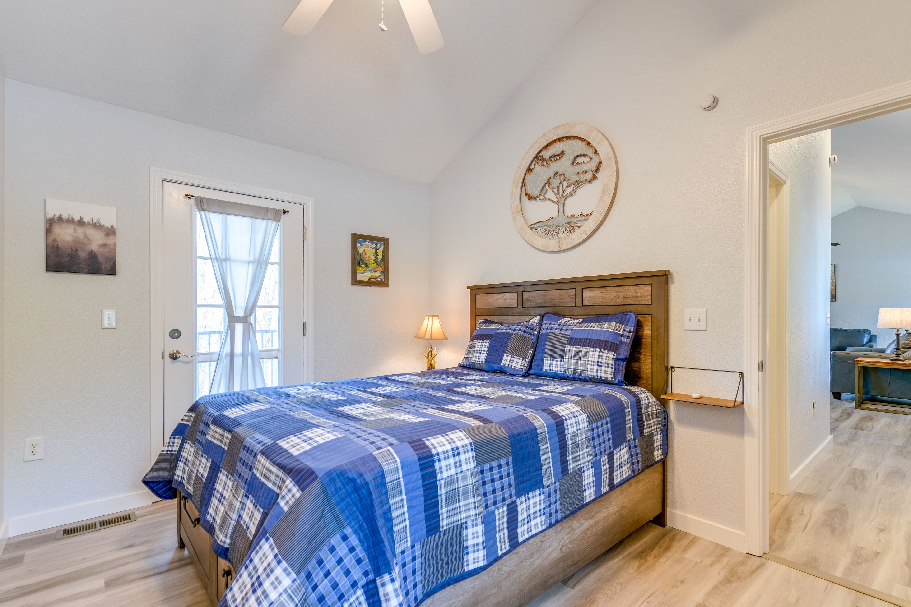 Lodge B | Bedroom 1 |  Queen Bed