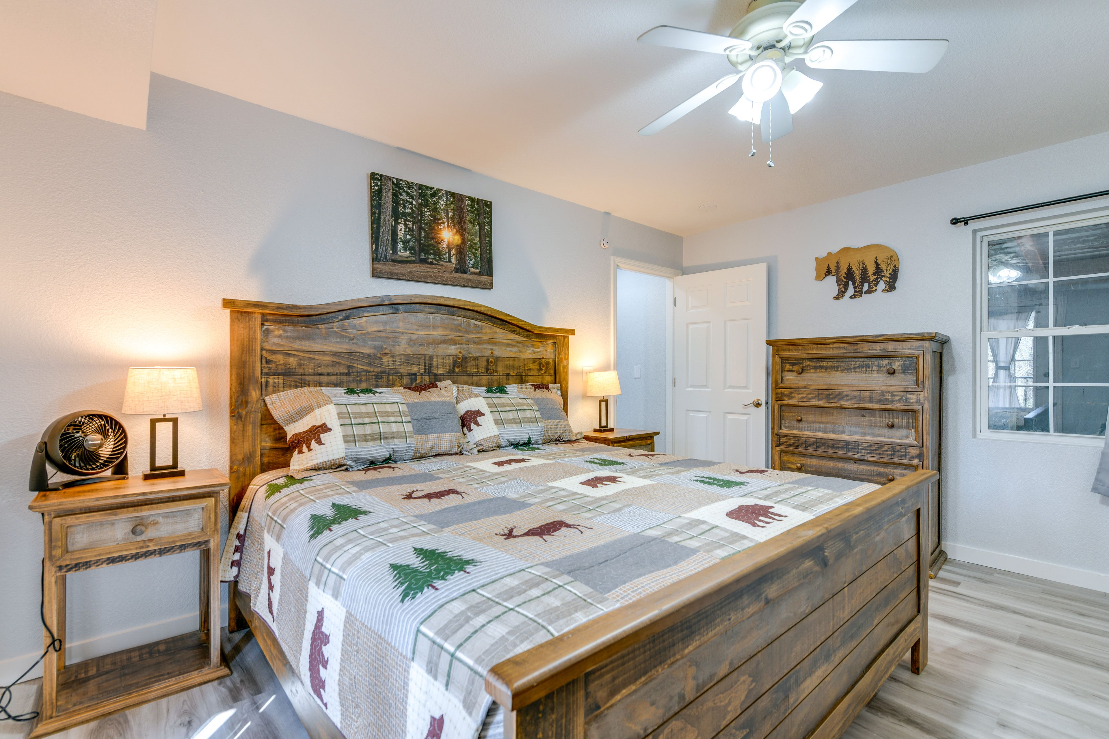 Lodge B | Bedroom 2 | King Bed | Lower Floor