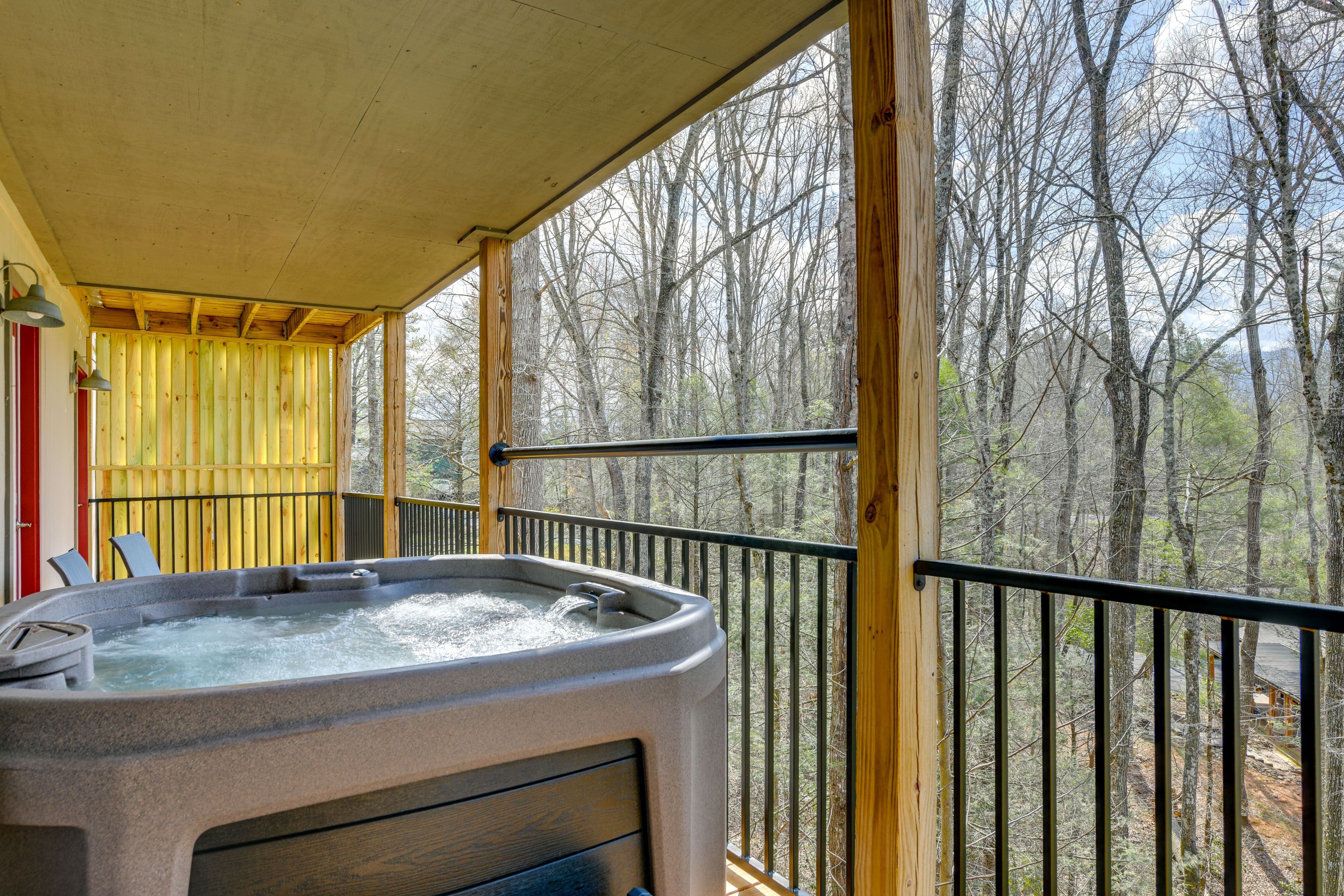Balcony | Hot Tub