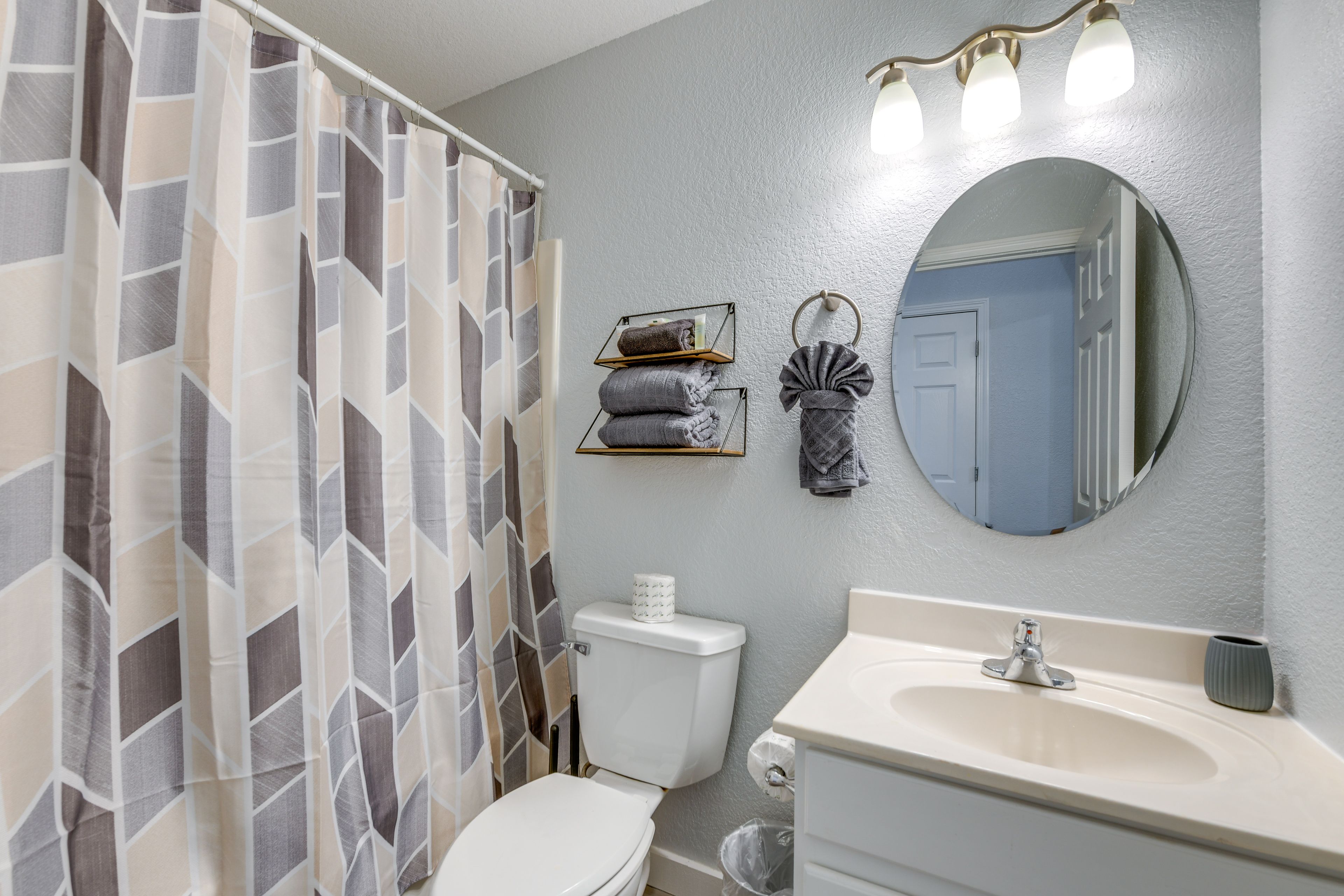 Lodge A | Bathroom | Main Floor