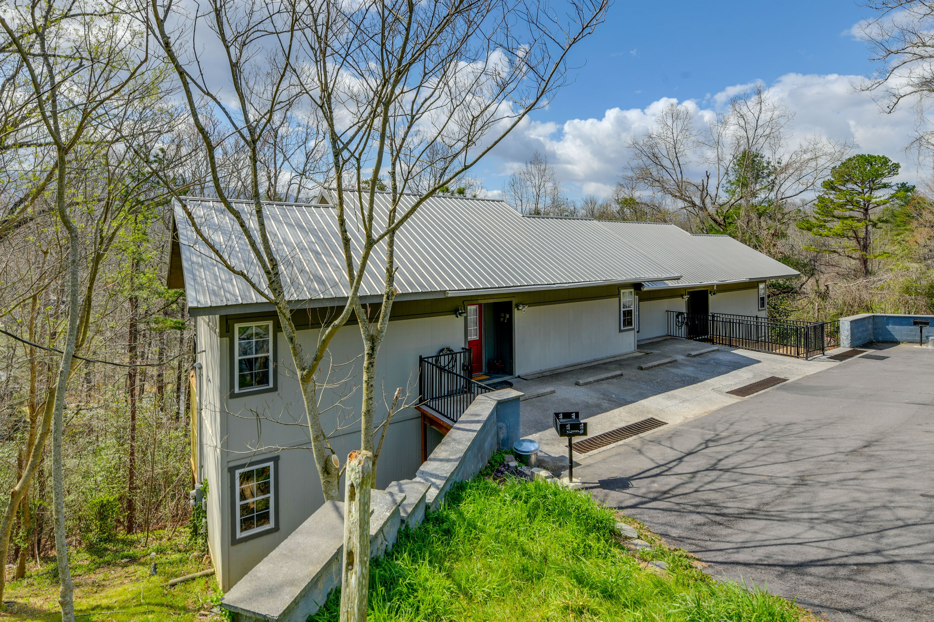Gatlinburg Vacation Rental | 6BR | 4BA | 3,000 Sq Ft