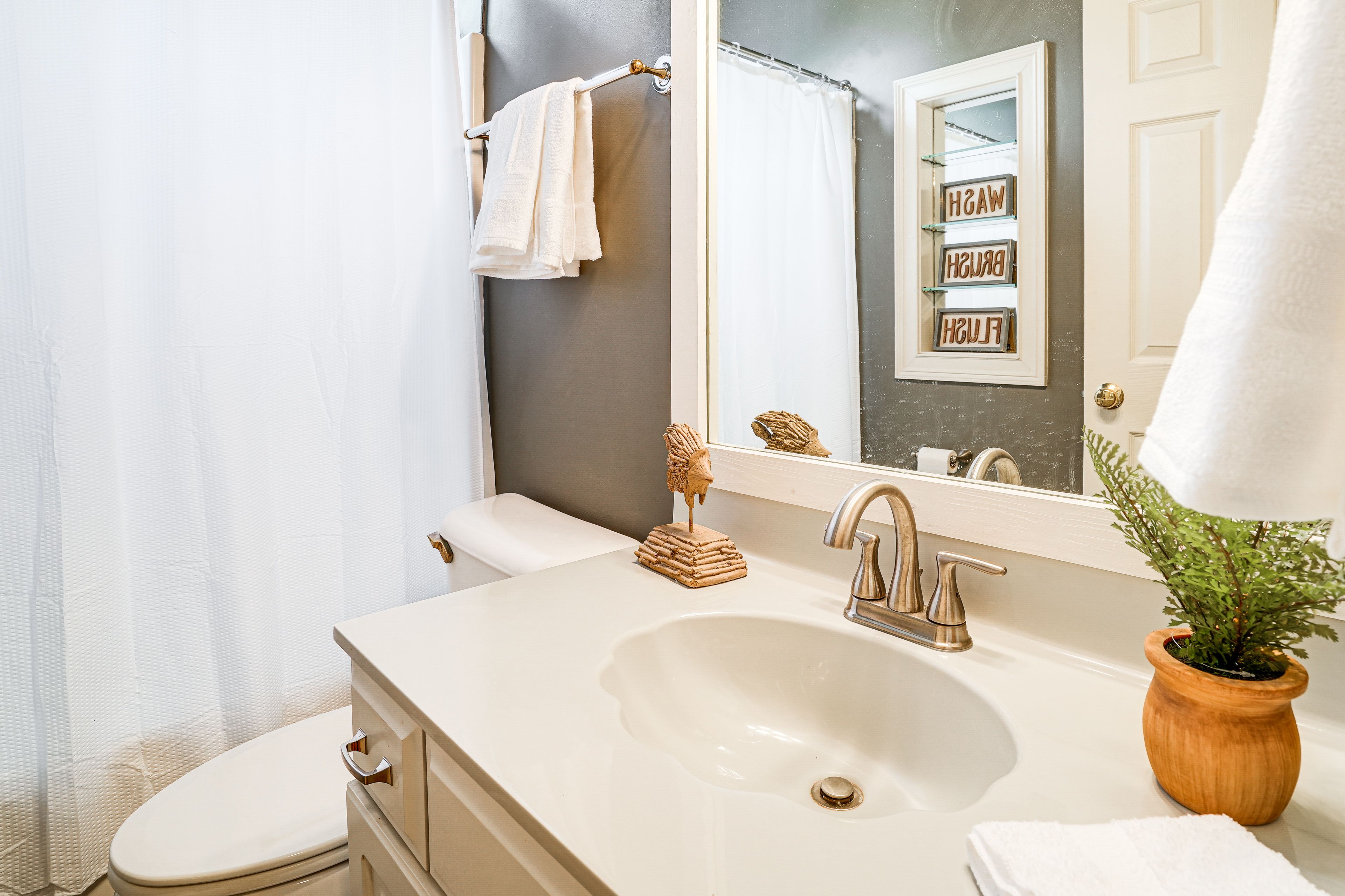 Full Bathroom
