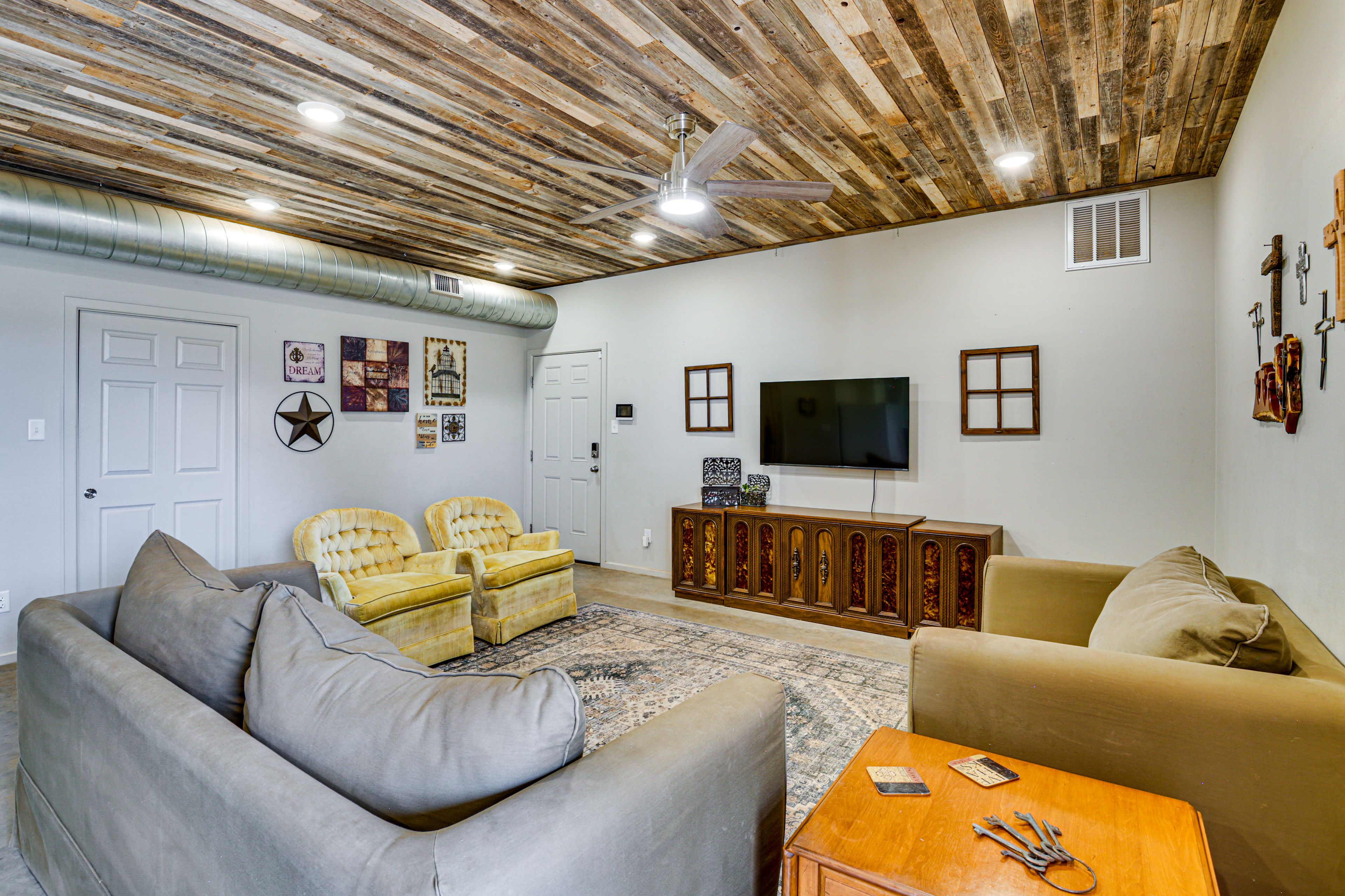 Living Room | Queen Sleeper Sofa