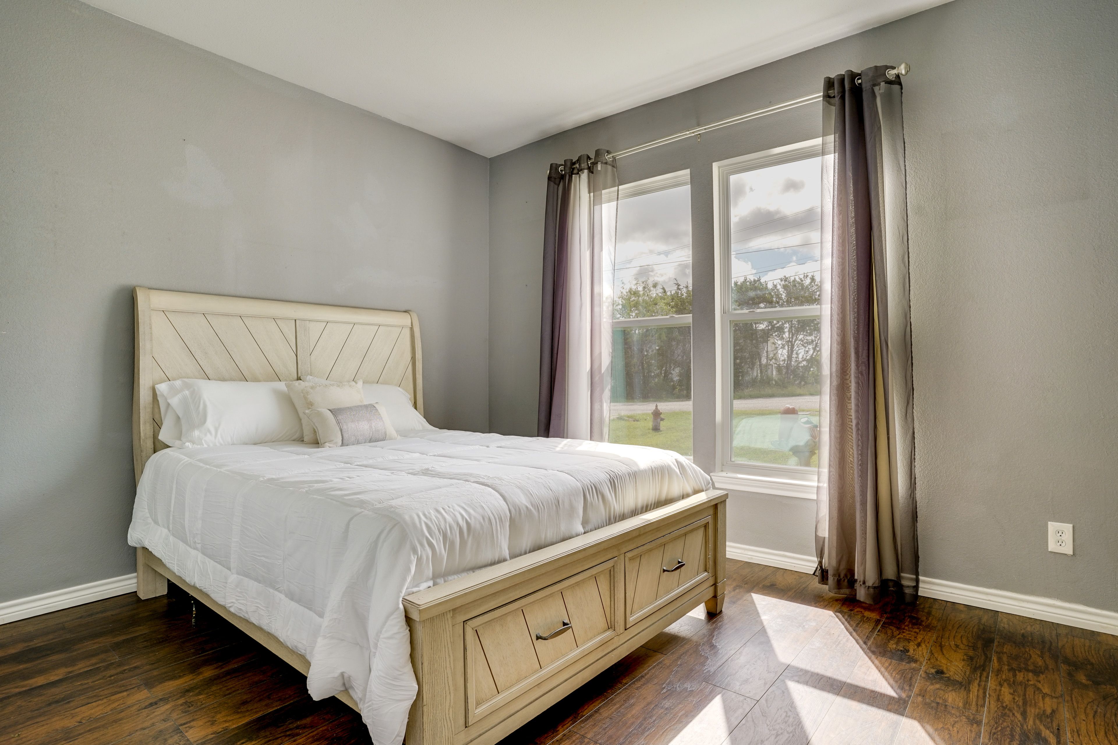 Bedroom 2 | Queen Bed